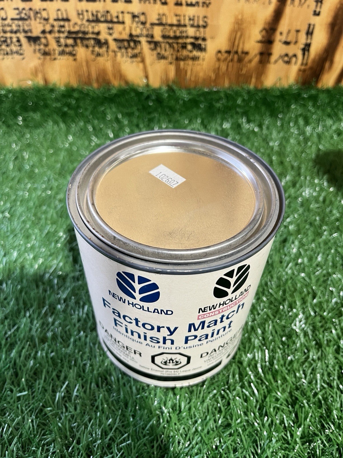 New Holland Yellow Enamel (Pre-1984) Paint 1-Qt Part # 70106DSLF