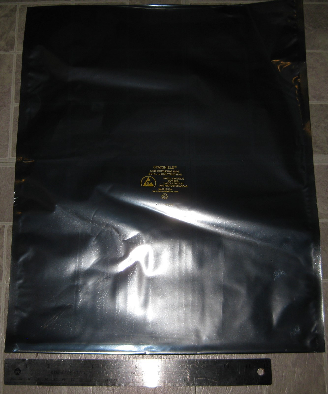5 X Static Shielding Bags – (PKG. of 5) – 14″ x 18″ – 36 cm x 46 cm – Desco