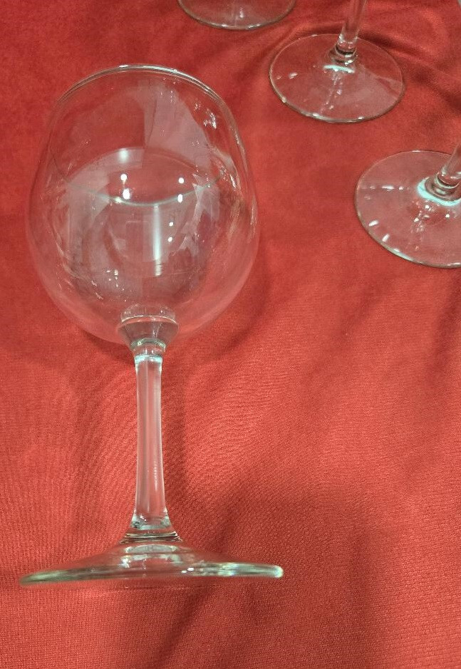 8 1/2 oz Wine Glass *Restaurant Grade Classy W/Thin Stem Style *Set of 4 Glasses