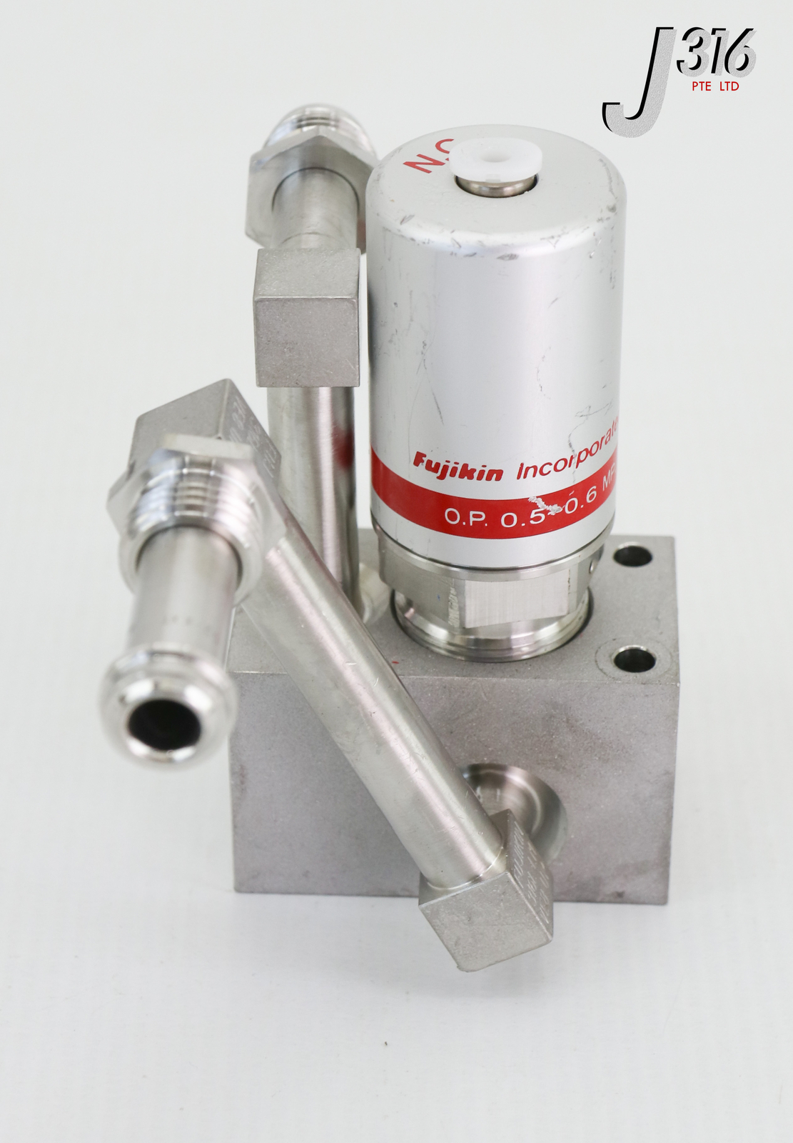 L24779 (LOT OF 20) FUJIKIN DIAPHRAGM BLOCK VALVES, TYPE N.C. 0.5~0.6MPA 565994