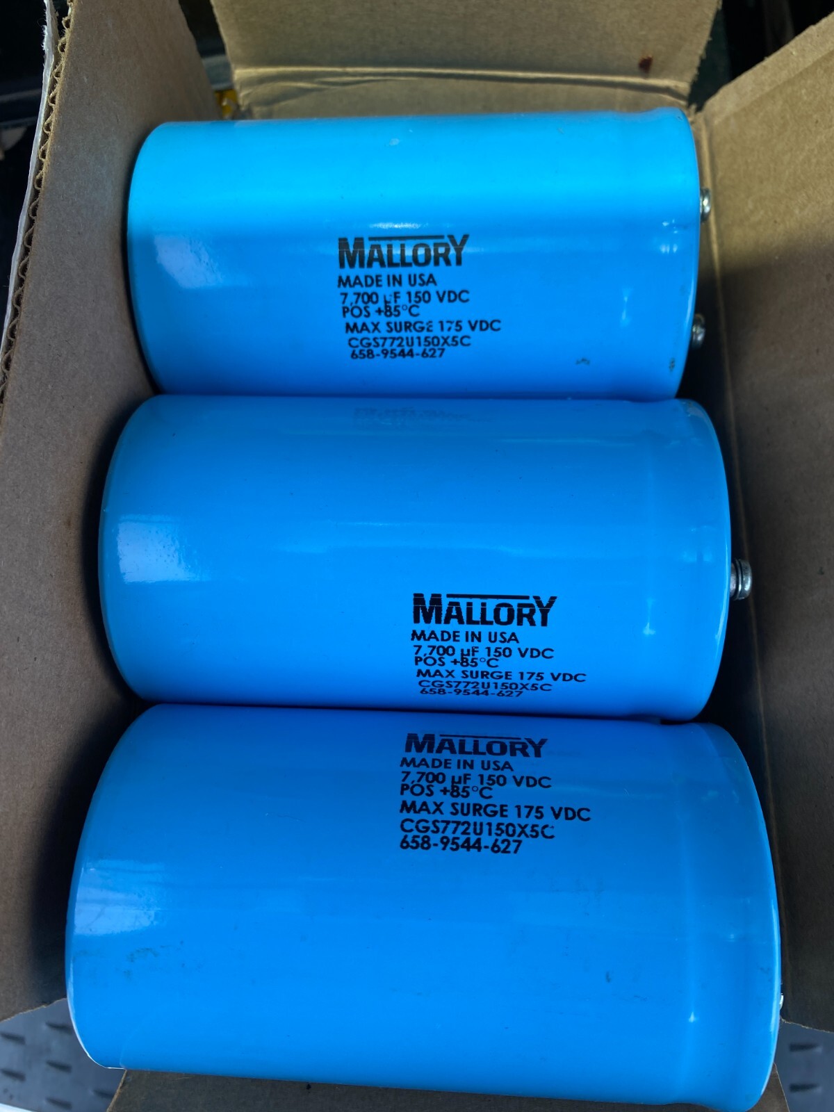 Mallory Lot of 9 Capacitor 7.700 uF 150 VDC POS +85°C Max 175VDC CGS772U150X5C