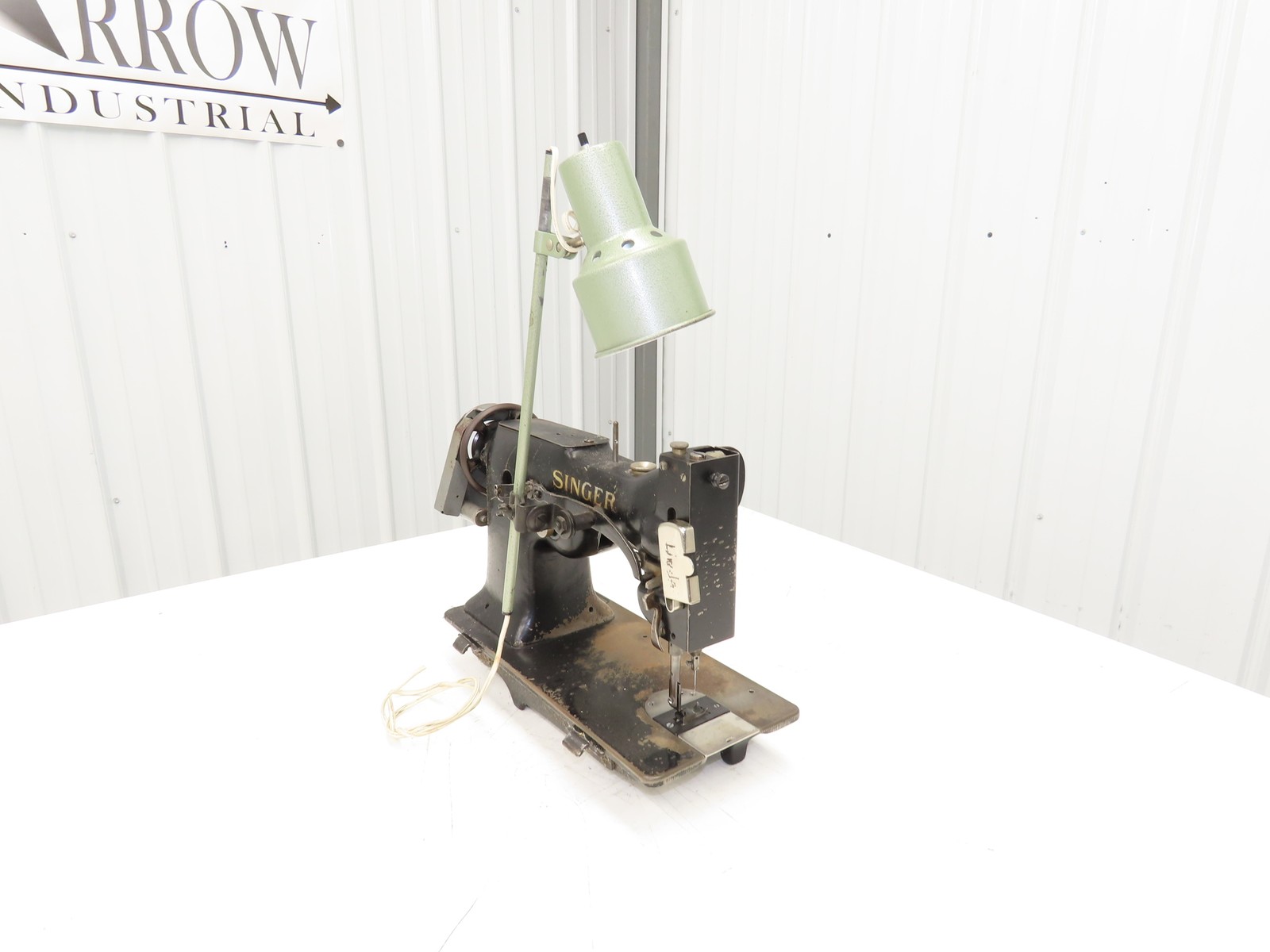 Singer 107W1 Industrial Sewing Machine Head Zig Zag & Straight Vintage
