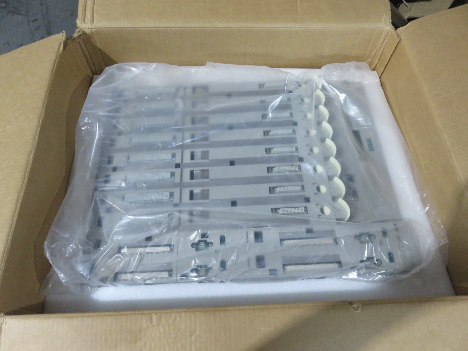 BRAND NEW DIGITAL DMHUB-MB DECHUB900 220-240VAC 12.0/6.0A UNMP