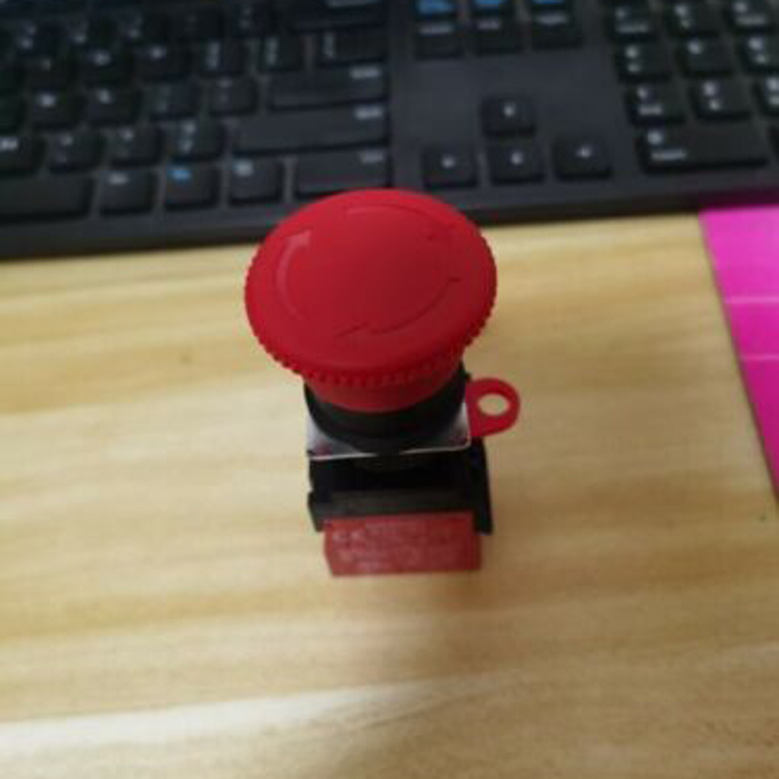 1PCS New Omron A22E-M-02 A22EM02 Pushbutton Switch Red Fast Delivery
