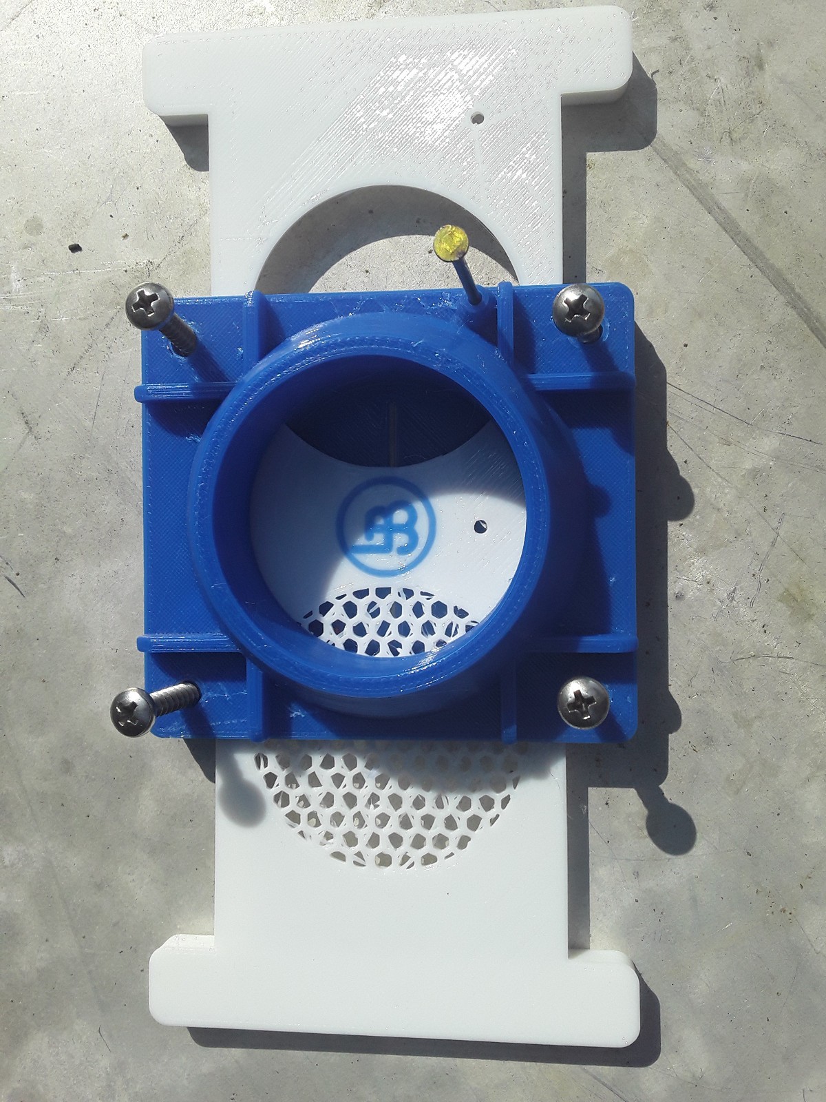 Bee Vacuum Gate for Beekeeping with Nail Lock