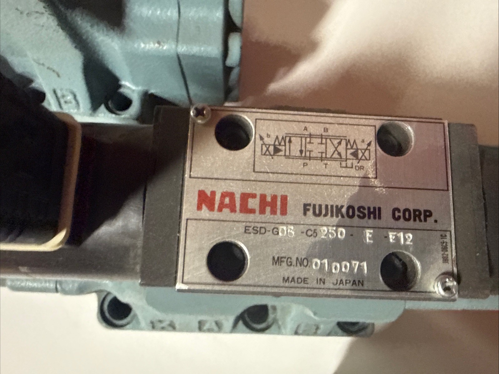 Nachi Hydraulic Directional Solenoid Valve 24VDC D08 Lot ESD – G03 G01 G06