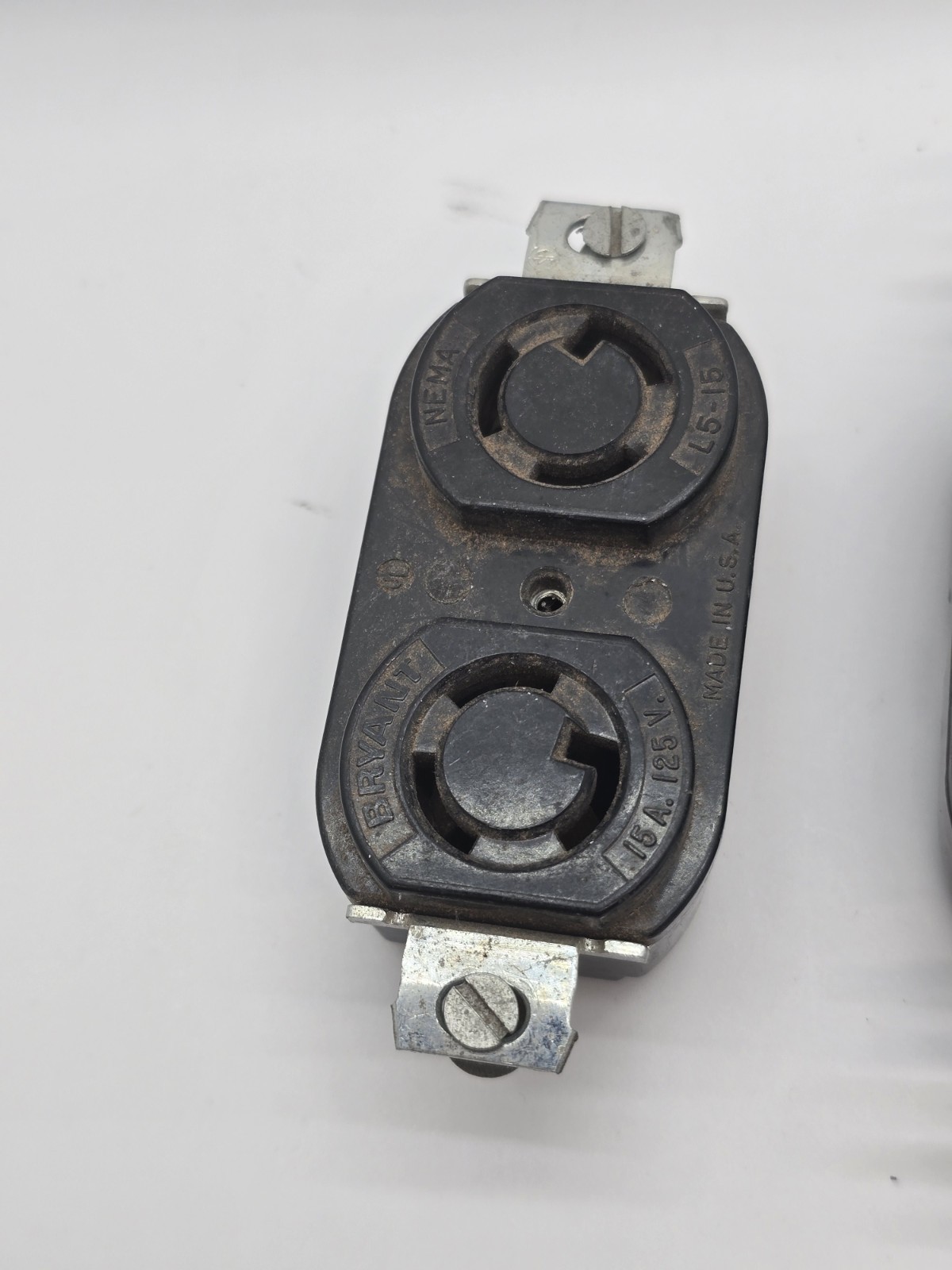 BRYANT 4700 Locking Nema L5-15 Duplex Receptale Black Back Wired 15A 125V 2pk