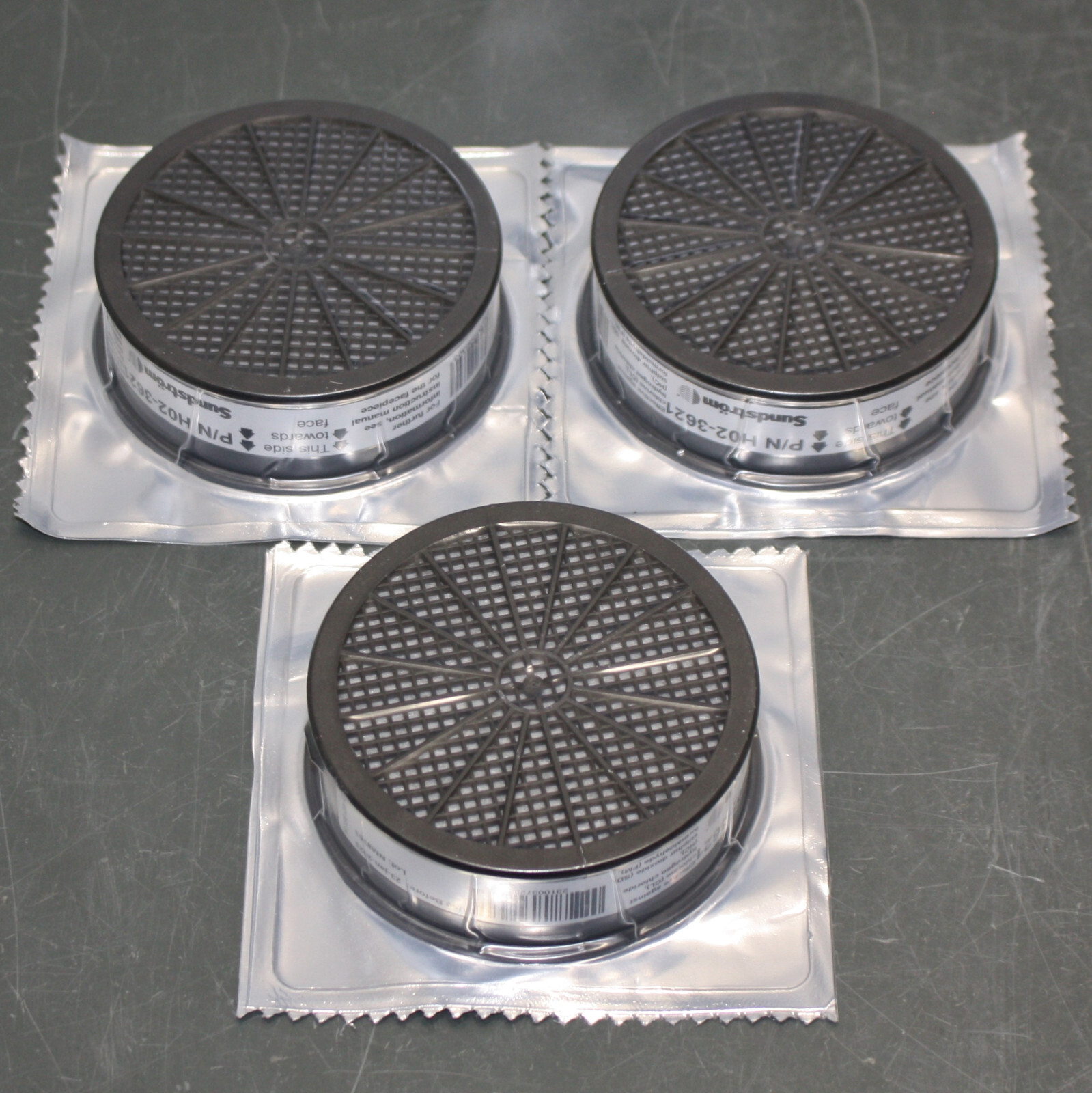 (11) Sundstrom Respirator Filter Cartridge SR 231, CL FM HC, EXP 01/2023
