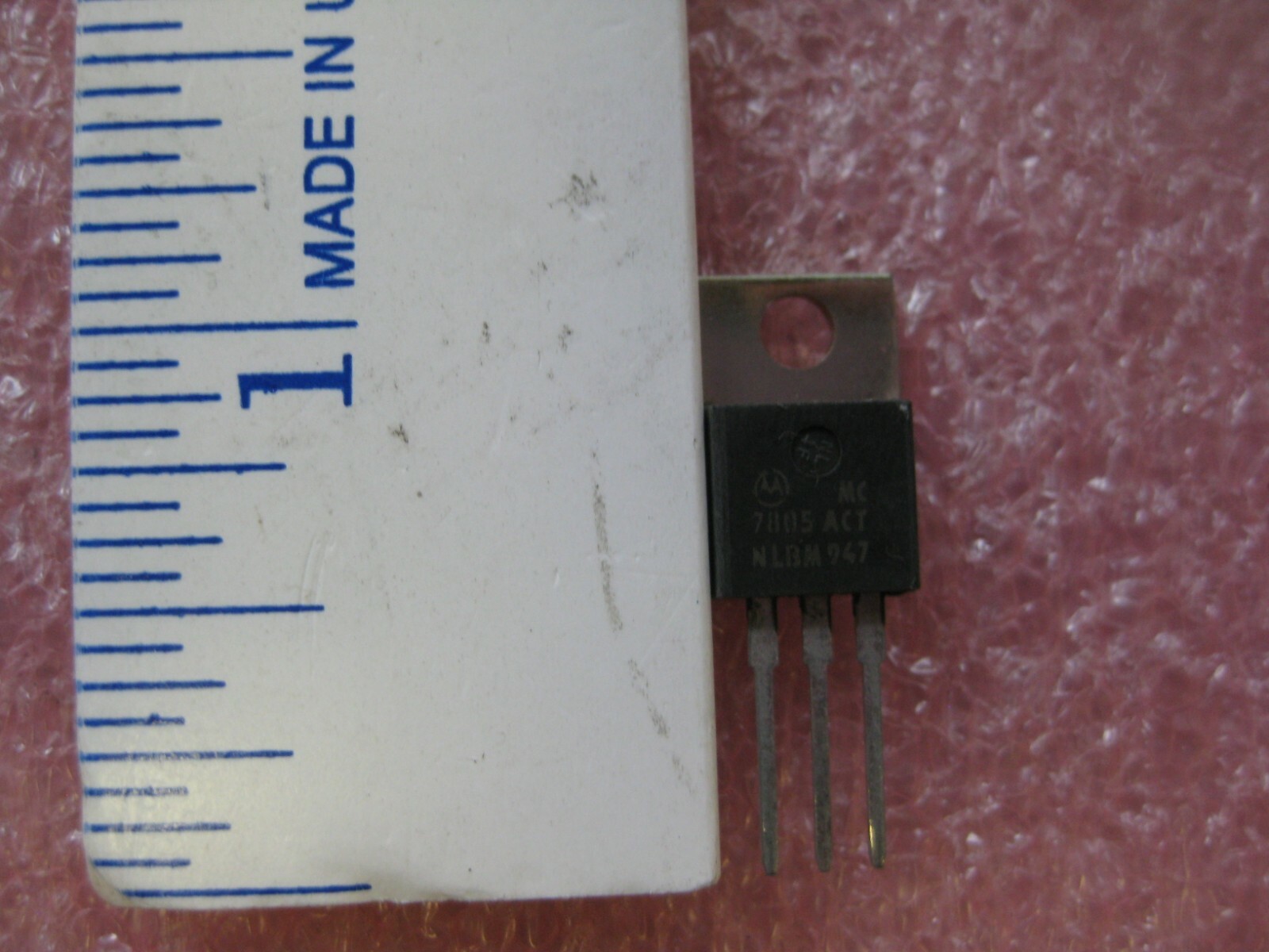 LM7805ACT 5V Positive Standard Regulator 3-pin TO 220 (Lot of 3)