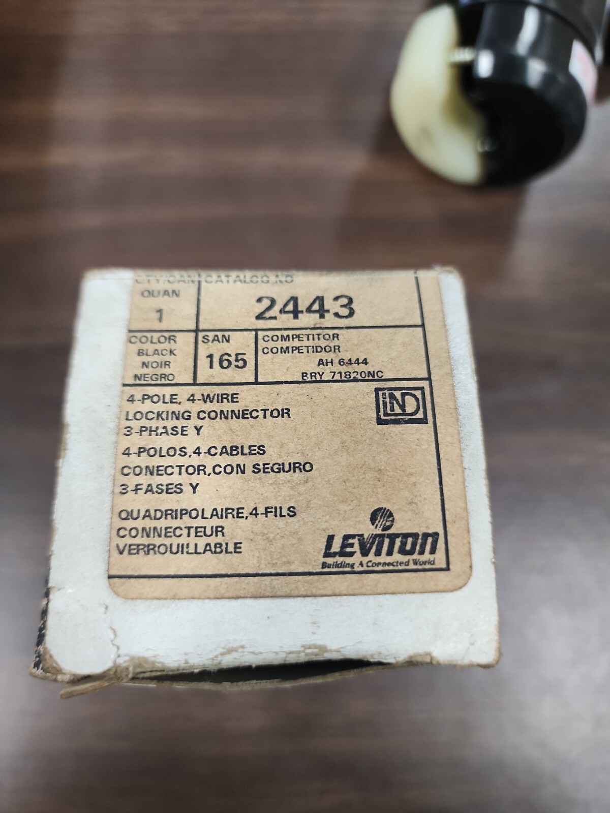 LEVITON 2443 20 AMP 120/208V TWIST LOCK RECEPTACLE A29