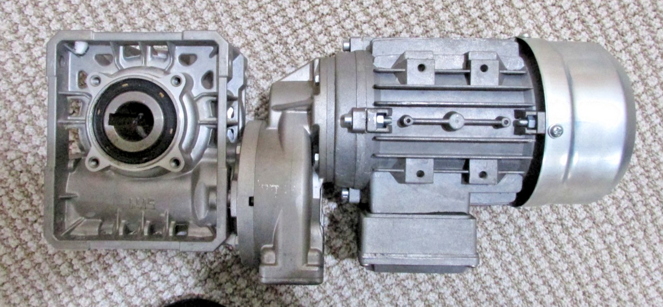 Motovario 63A4 Gearbox Reducer 4 Pole 3 Phase 1350-1620 RPM, 230/400V, 0.12kw