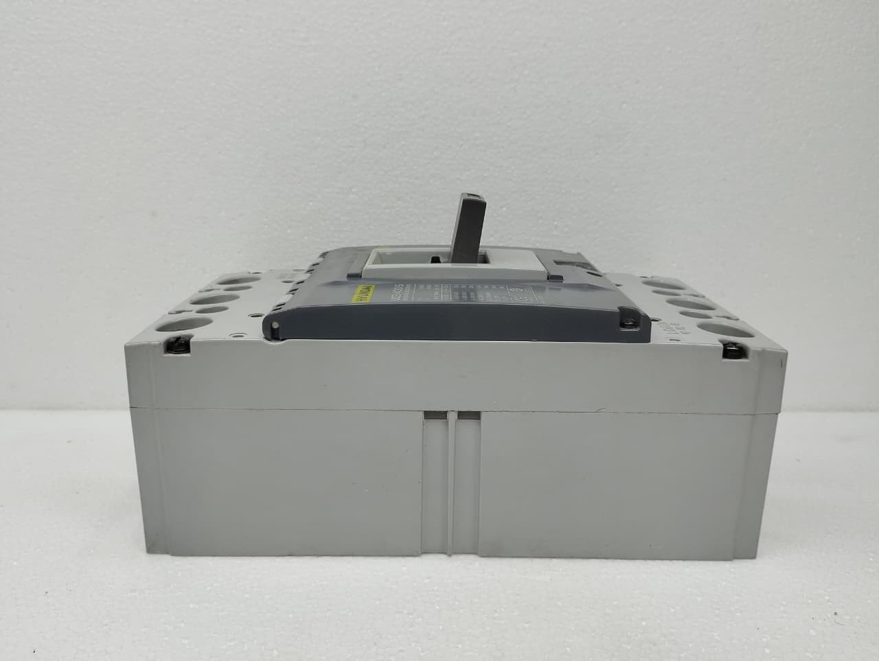 UCB 400S Hyundai Circuit Breaker 3P 400A 690V New 1PC