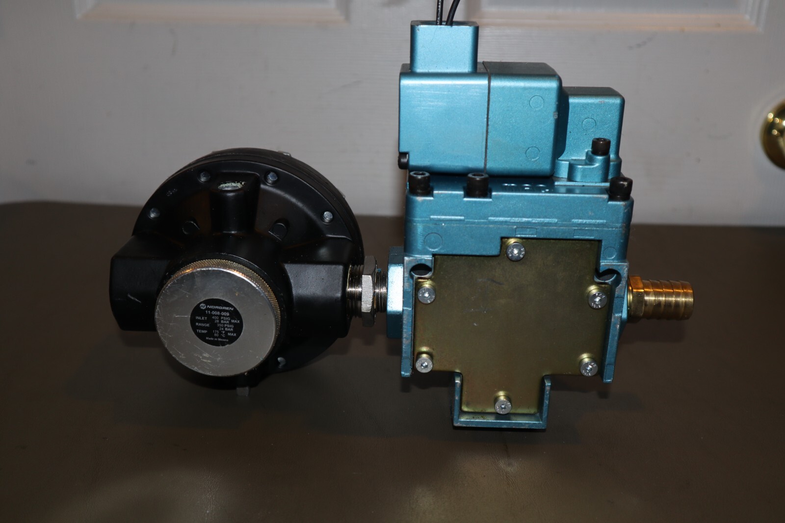MAC 3 Way Spool Valve 250B-11-111CA & Norgren 11-008-009 Air Pressure Regulator