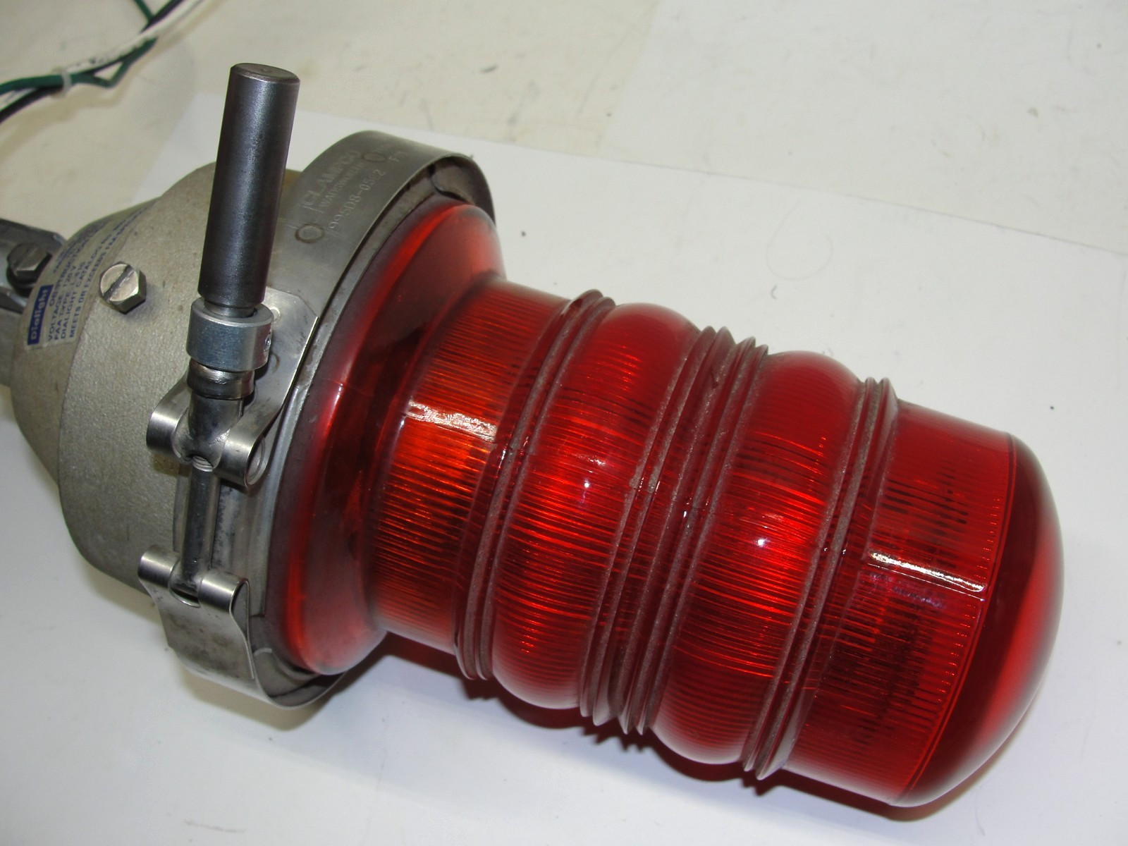 DIALIGHT LED OBSTRUCTION LIGHT L-810 120-V NO. 860-1R01-001 IN GREAT CONDITION