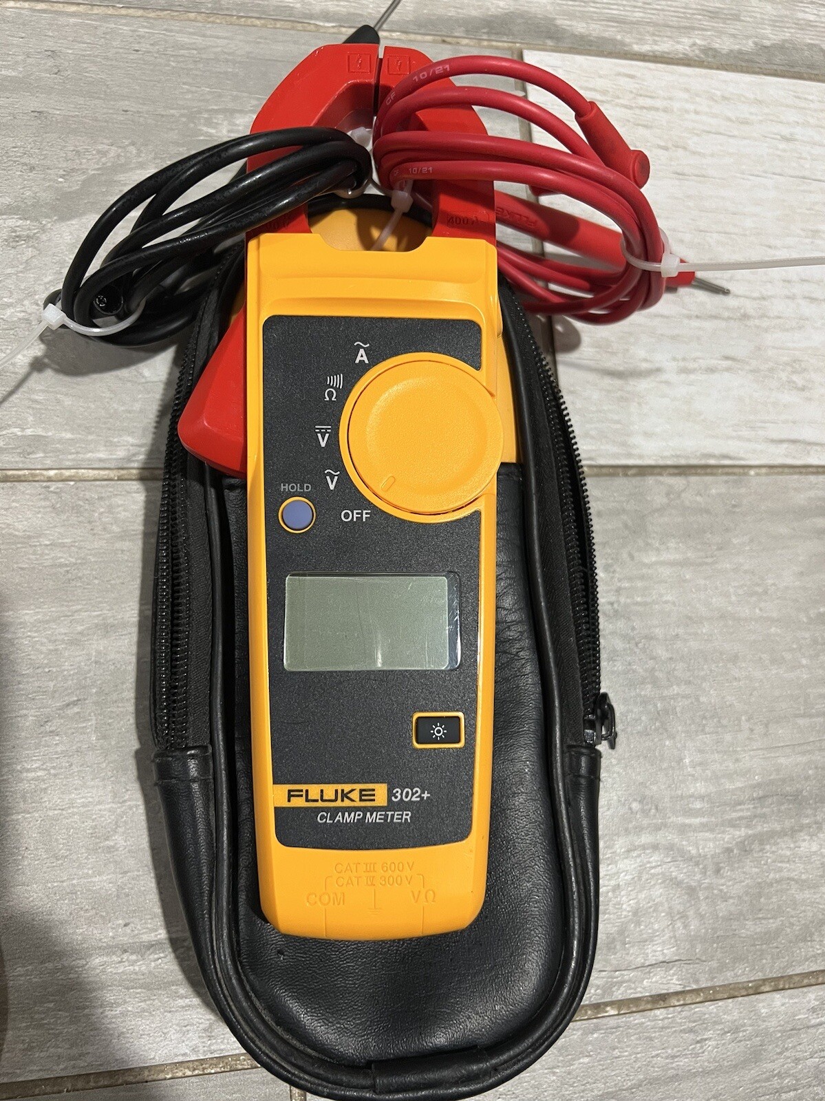 Fluke 302+ CAT III Digital Clamp Meter