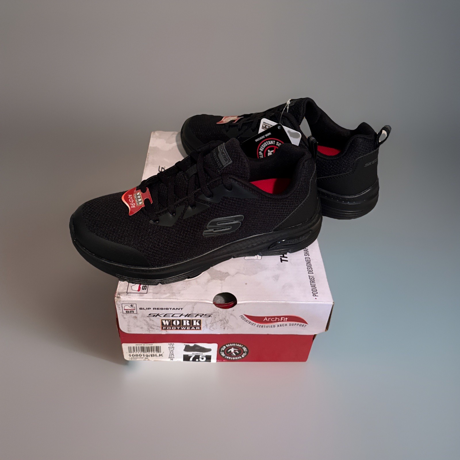 Skechers Women’s Size 7.5 Arch Fit Slip Resistant Work Shoes