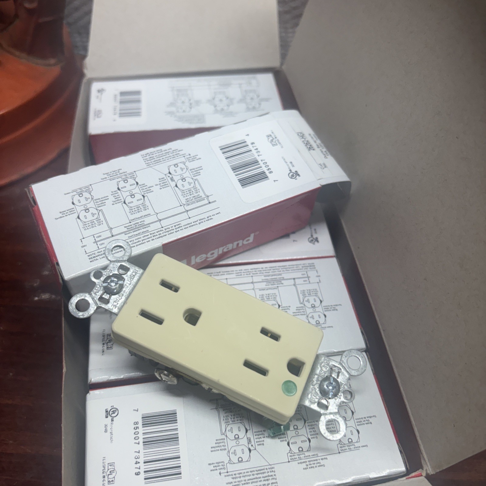 10 Pass & Seymour Legrand 26352-W Decorator Duplex Receptacle White 20A 125V