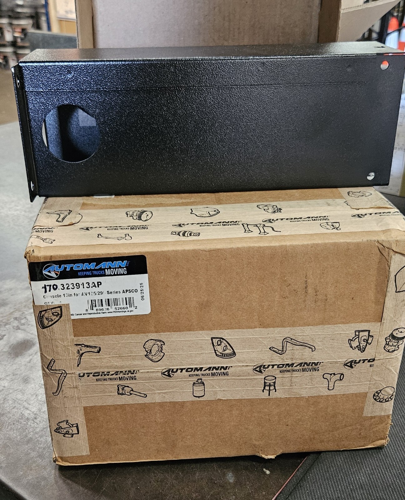 AUTOMANN 170.323913AP Console 13in for AV195/295 Series (AUM)