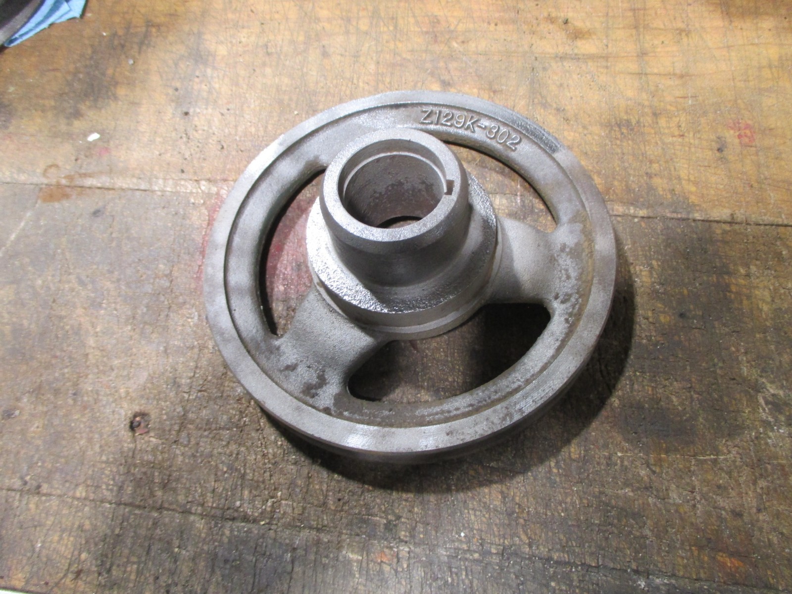 MASSEY FERGUSON 50, CRANKSHAFT PULLEY FOR CONTINENTAL 134 GAS, #1750076M1 USED
