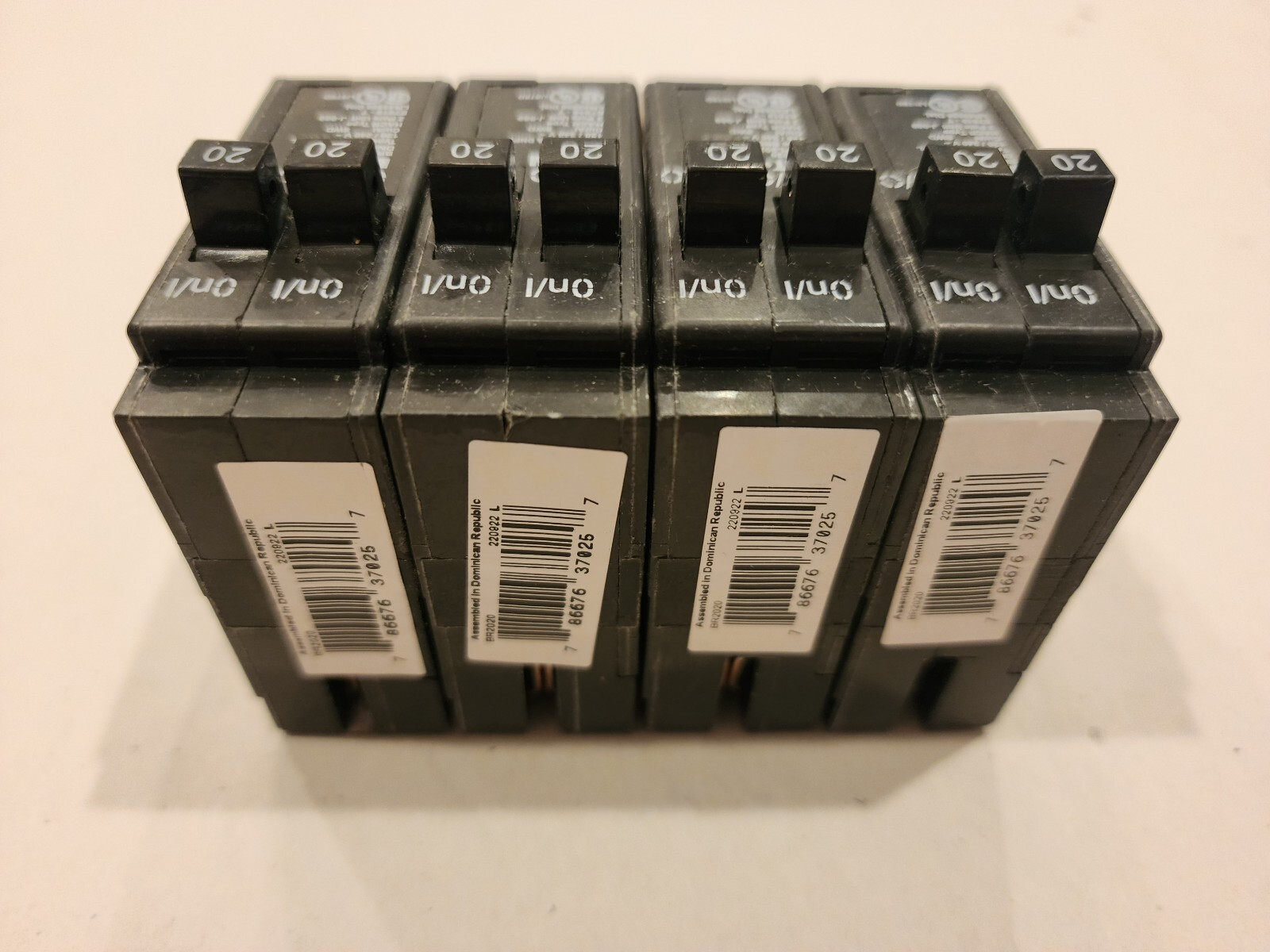 (4) NEW Eaton BR2020 20Amp Tandem Circuit Breaker Cutler Hammer 4pc