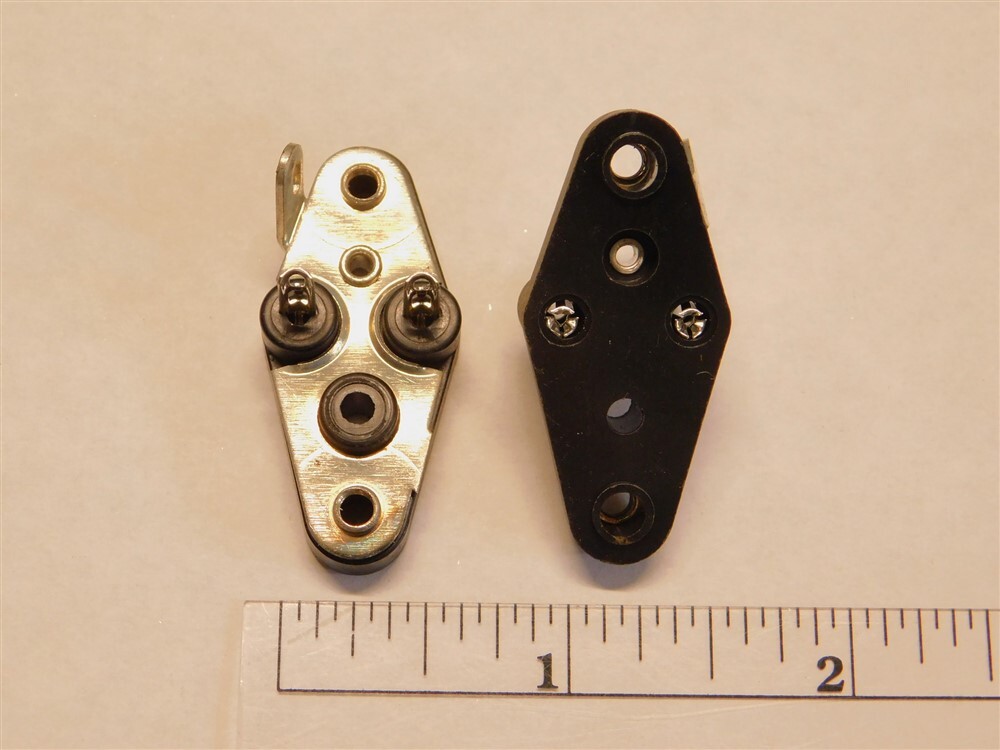 2 Augat / TE Connectivity 8080-1G3 Phenolic TO-3 Power Transistor Sockets