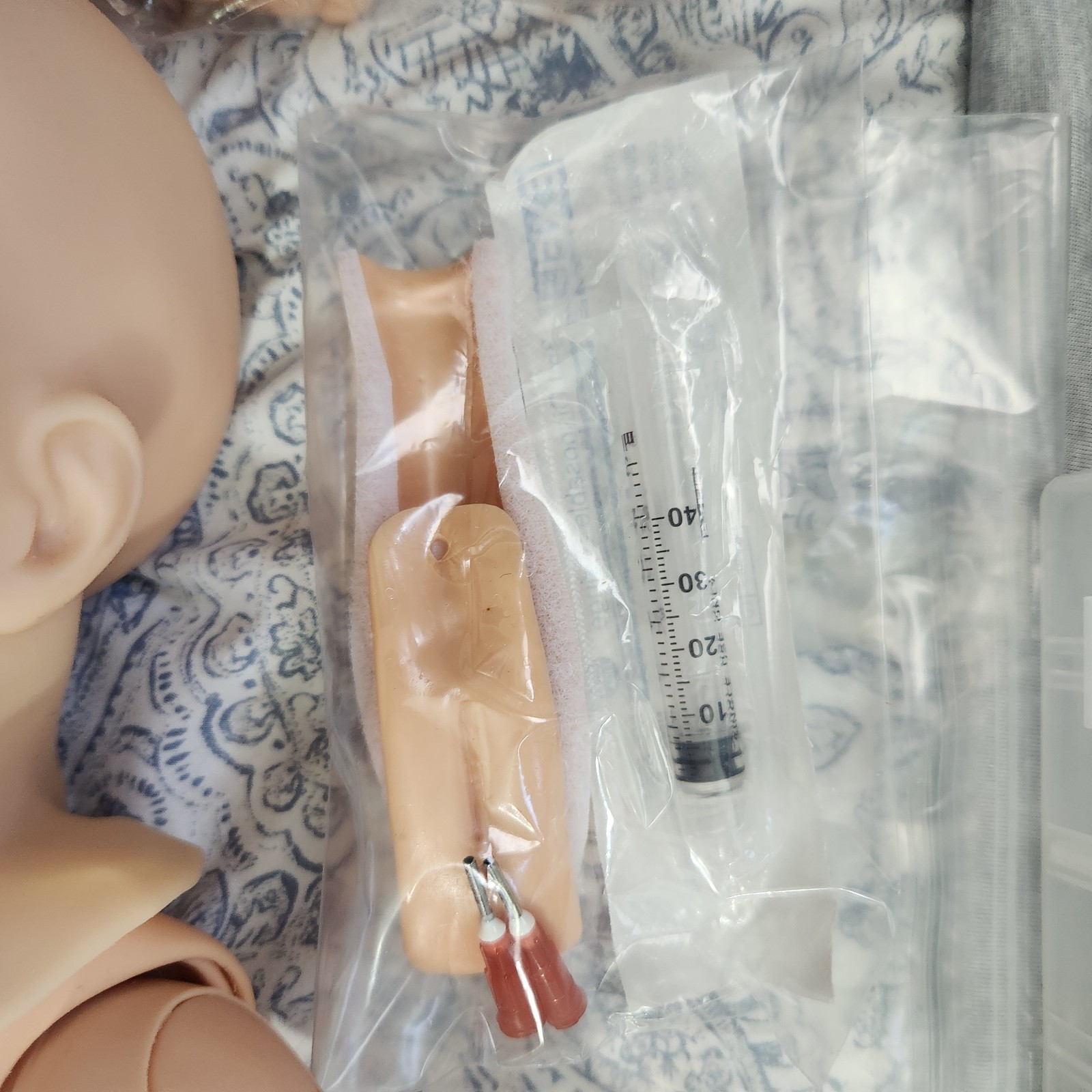 *Pre-owned *Gaumard Newborn HAL S3010 Tetherless Simulator Manikin and Case