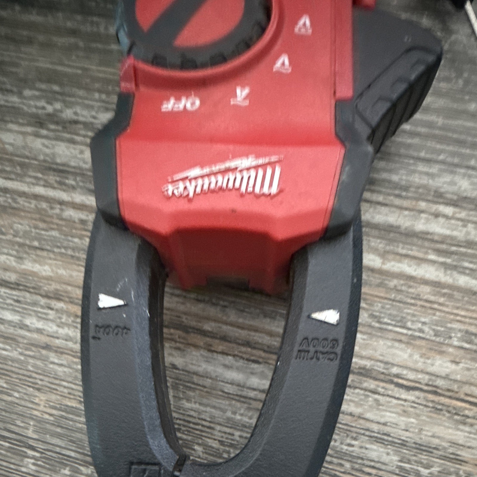 Milwaukee 2235-20 TRMS 400A Clamp Multimeter CAT III 600V NCV Backlight Leads
