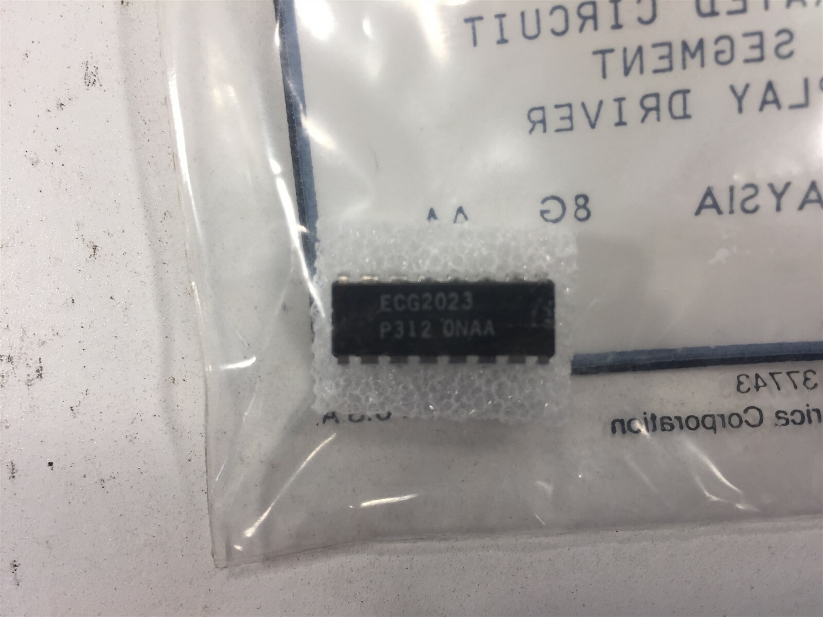 (11) ECG2023 Integrated Circuit High Current 7−Segment Display Driver -Lot of 11