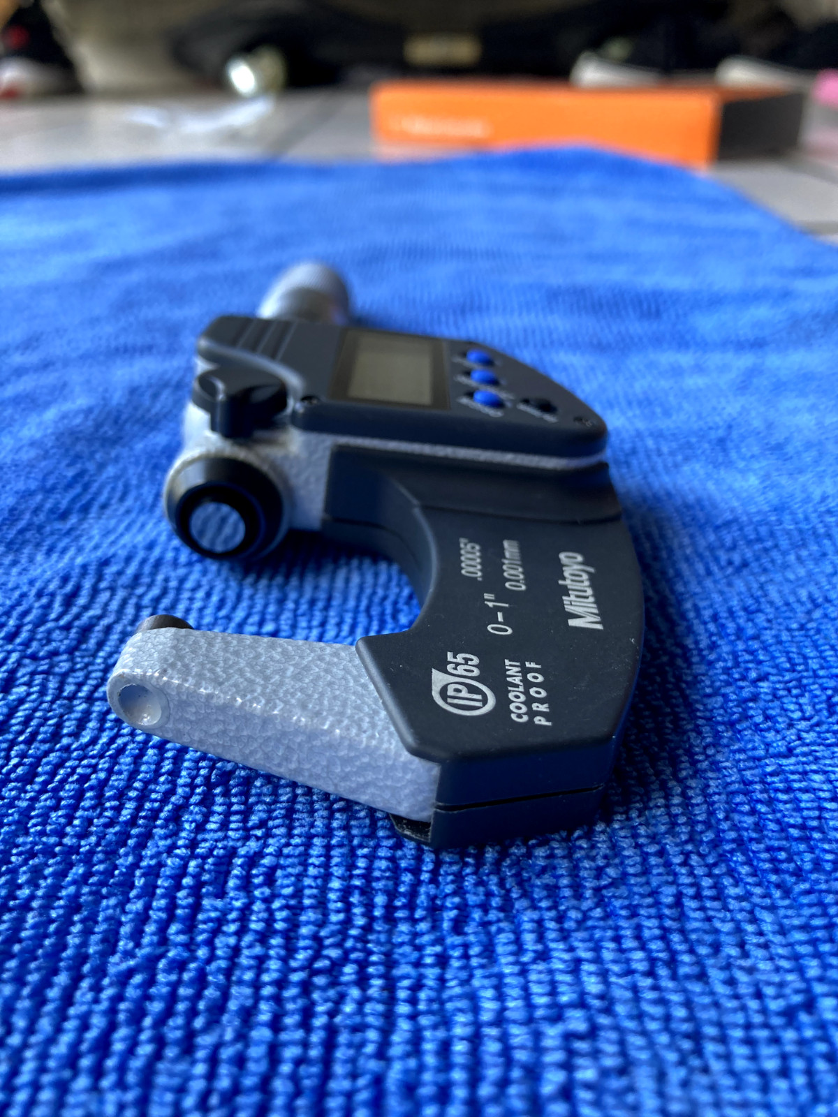 Mitutoyo Digital Micrometer (293-340) & Caliper (500-196-30) Set 0-6»