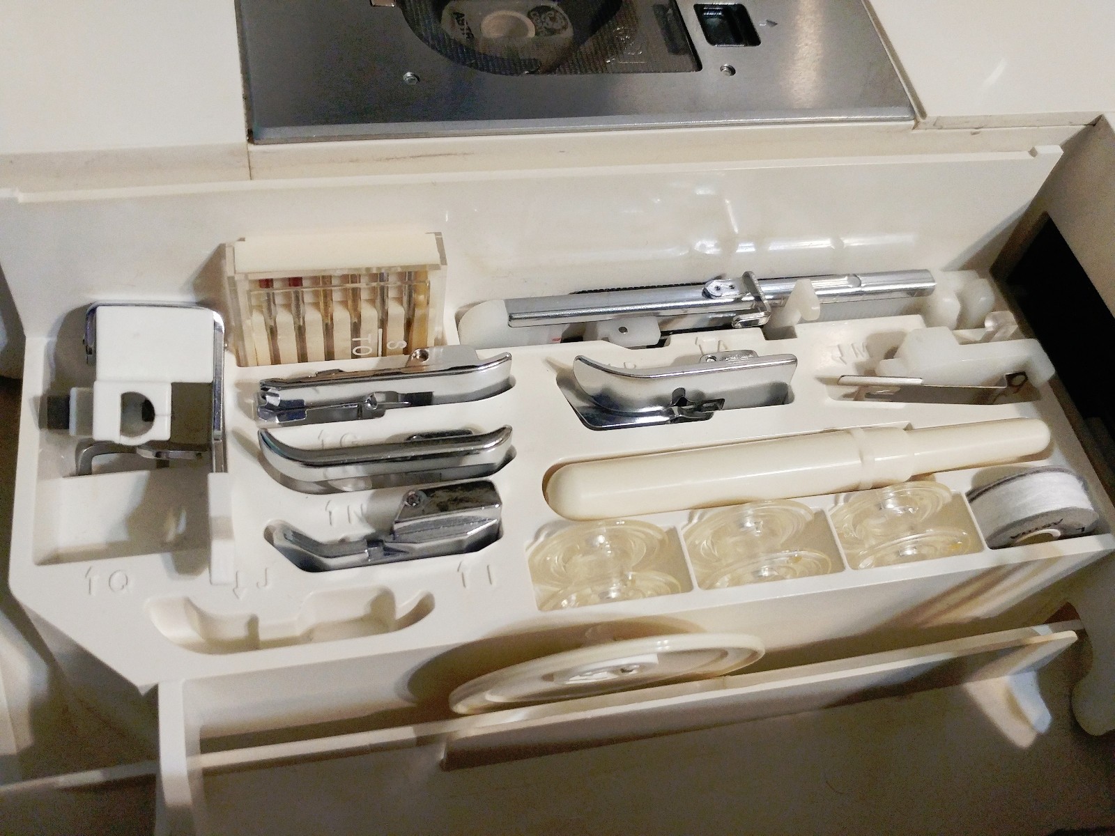 Brother Pacesetter PC-8500 Computerized Embroidery & Sewing Machine Lot +