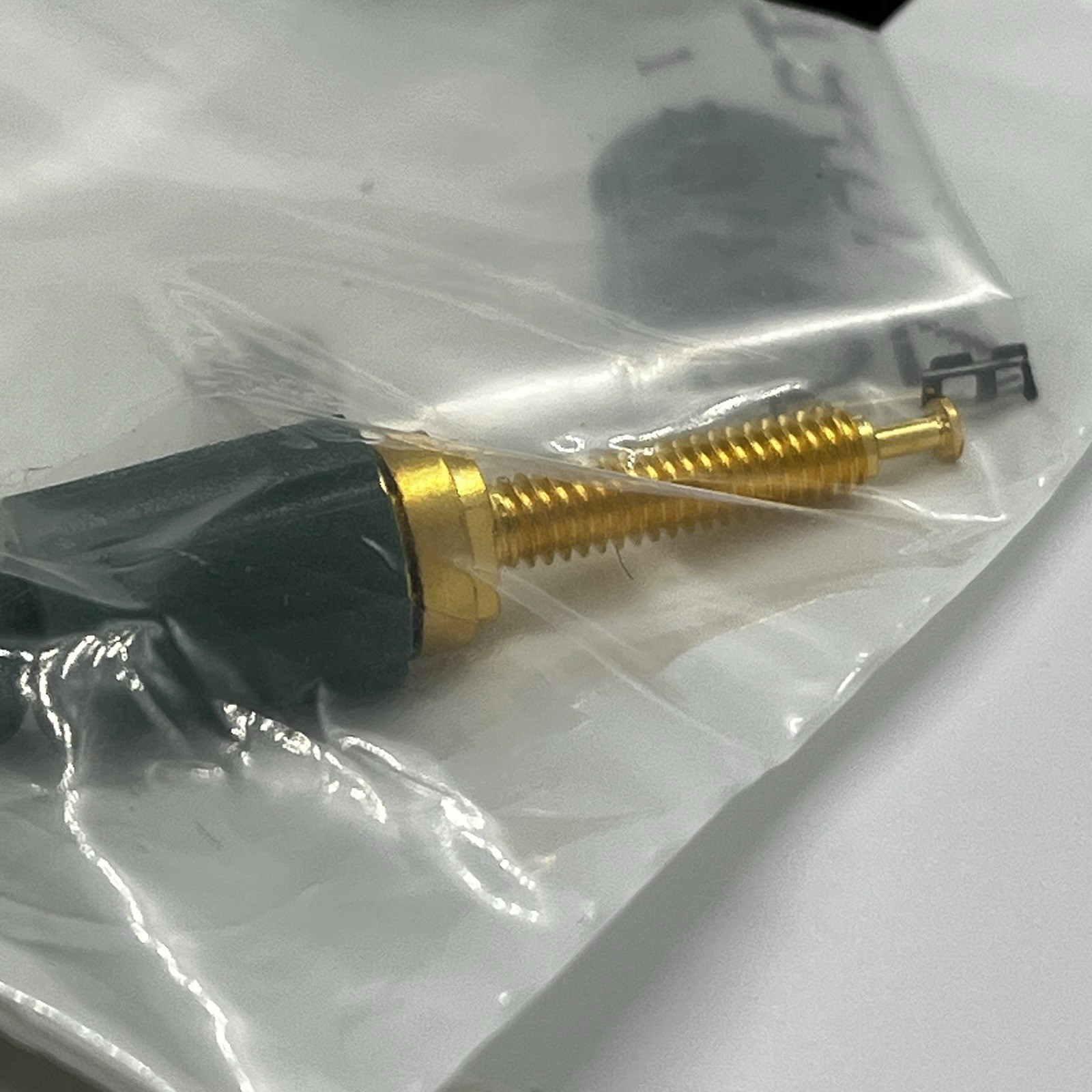 Pomona 3750-5 Gold Plated Binding Post, Accepts 4mm Banana Plug – Green, Knurled