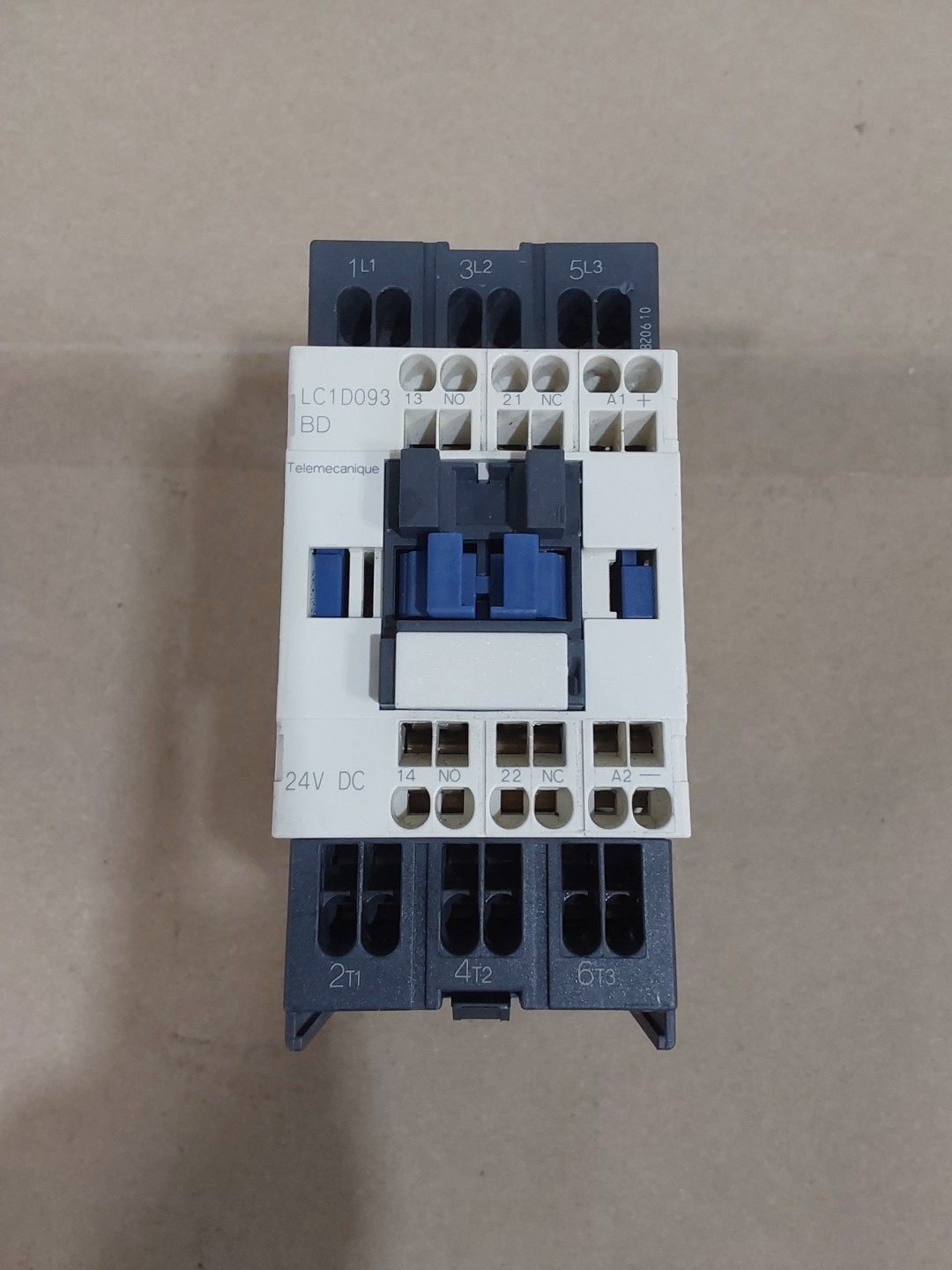 Schneider Electric LC1D093BD Contactor 24VDC 400KW/400V, 5HP/480V