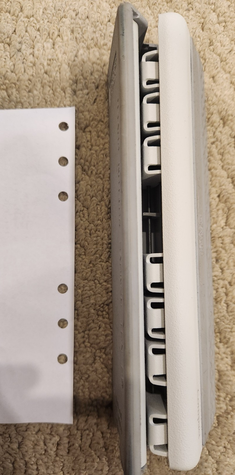 Franklin Quest 6-Hole Ergo Punch for 4.25″x6.75″ Compact Planner Sheets, Gray