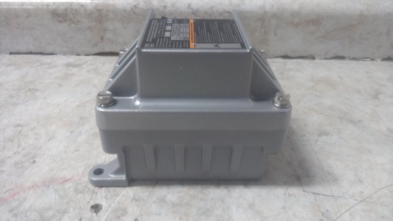 Square D 2510KR1 230VDC; 600VAC Max Voltage Rating Manual Motor Switch