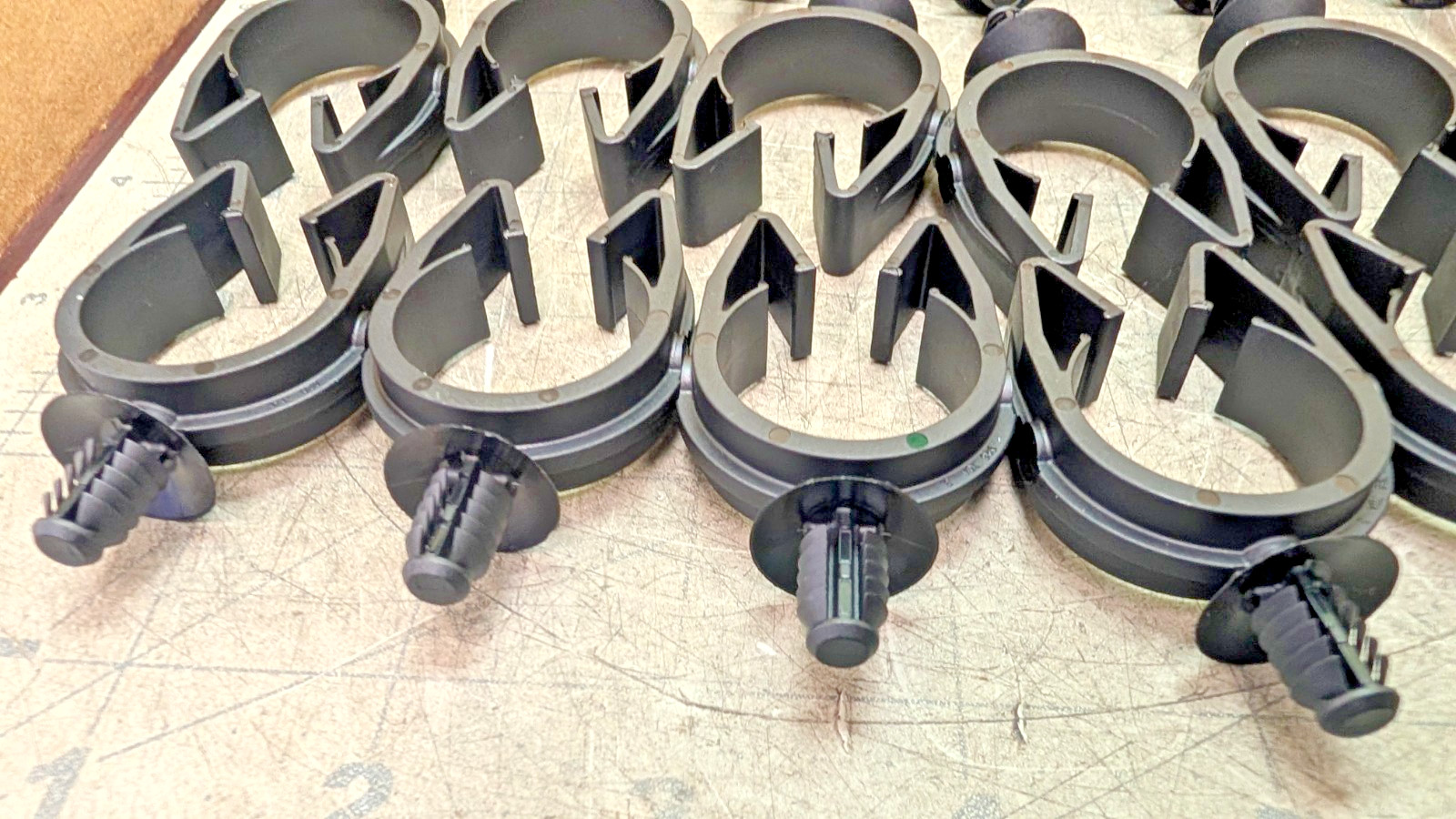 100) Pack 26mm MOC Clip With Round Fir Tree Fastener 151-01828 MOC26FT6.5 [Y2S1]