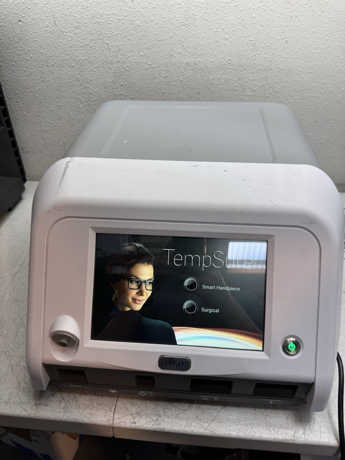 CYNOSURE TEMPSURE MACHINE UNTESTED DEVICE FOR SALE AS IS POWER ON TEST ONLY!