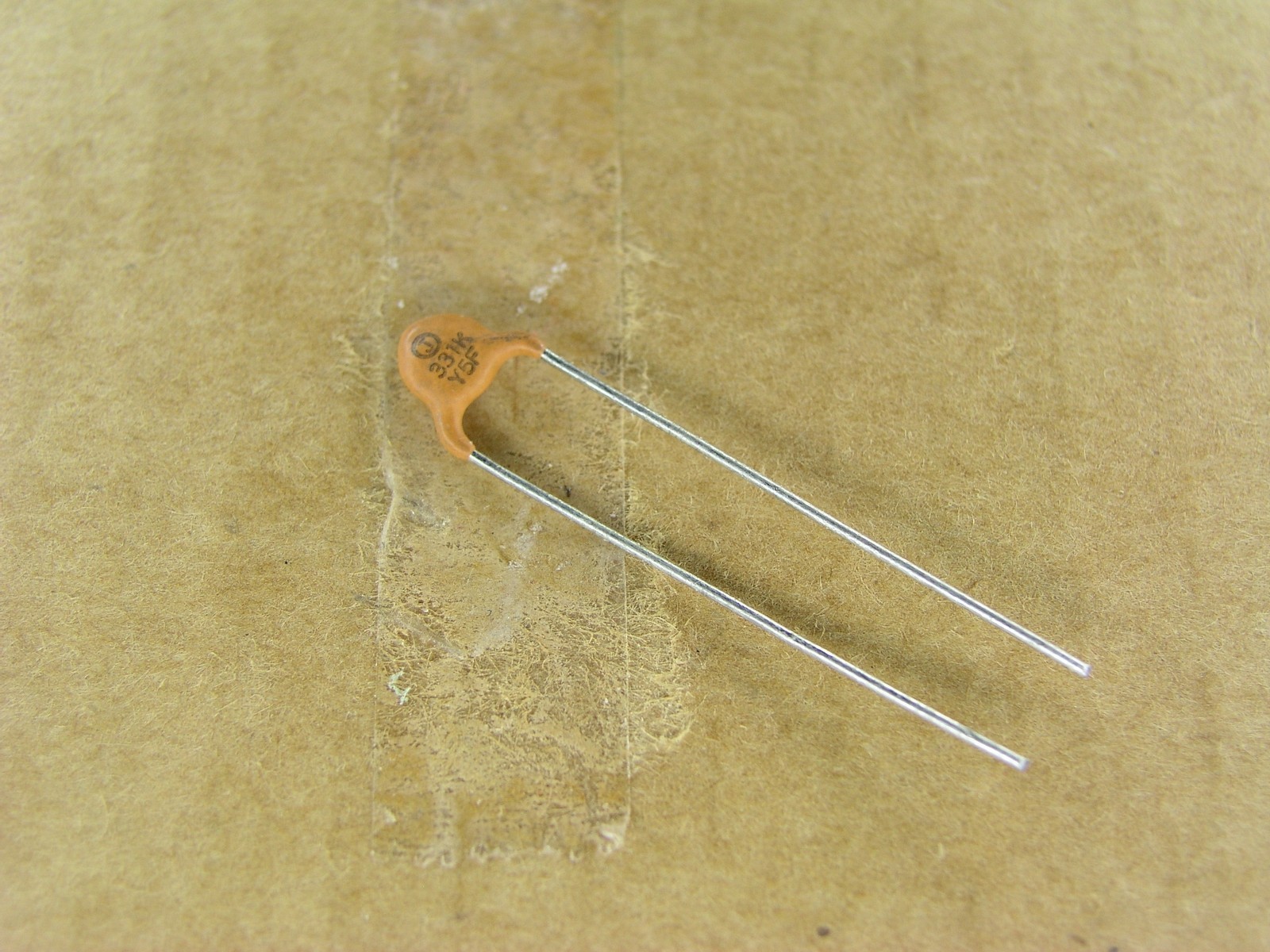 S00774-137 (10 Piece Lot) 330 pf 1000 volt 1KV 10% Y5F leaded ceramic capacitor