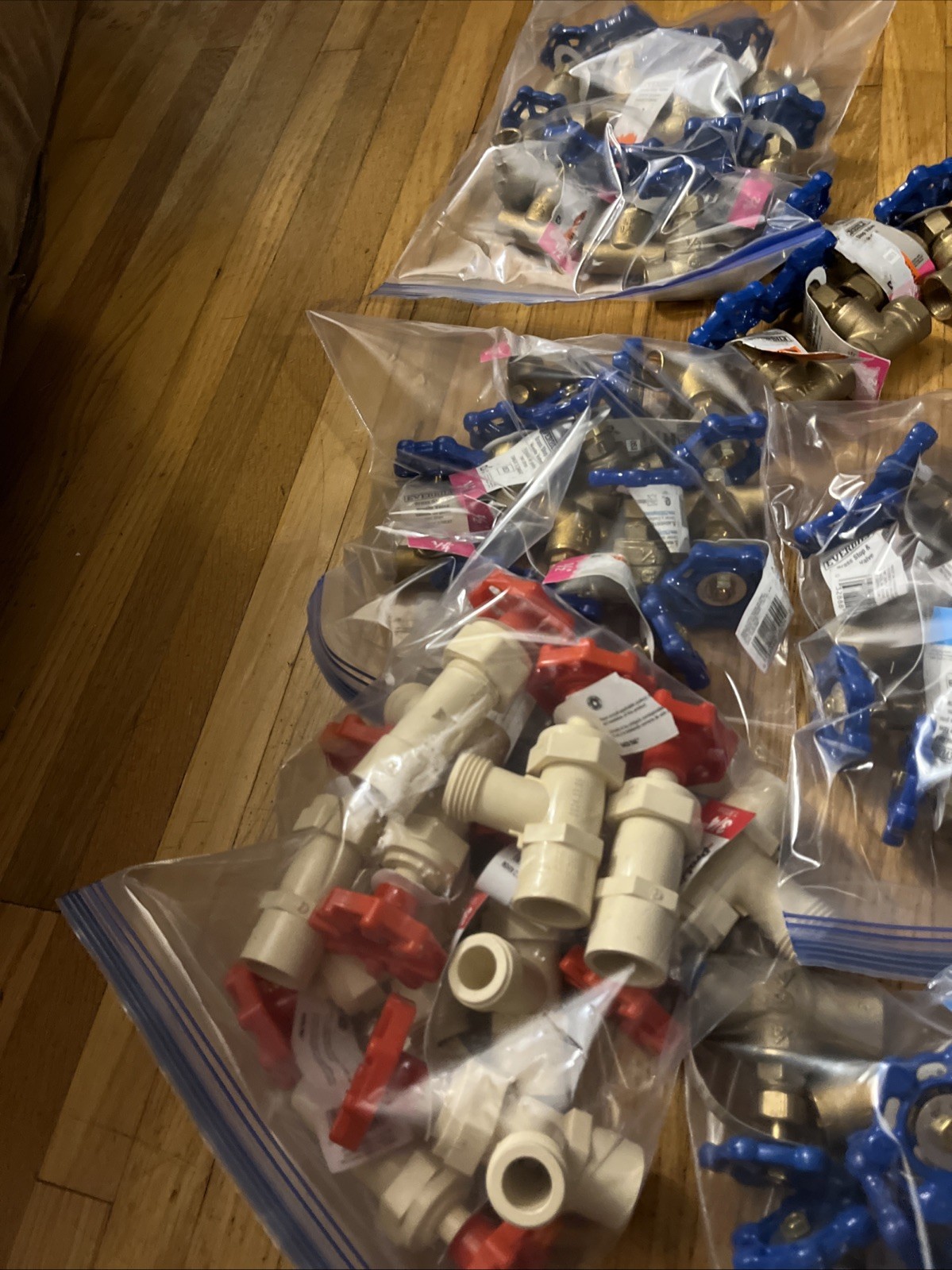 Mixed Lot of 85 Plumbing Valves – New – Please See Pictures