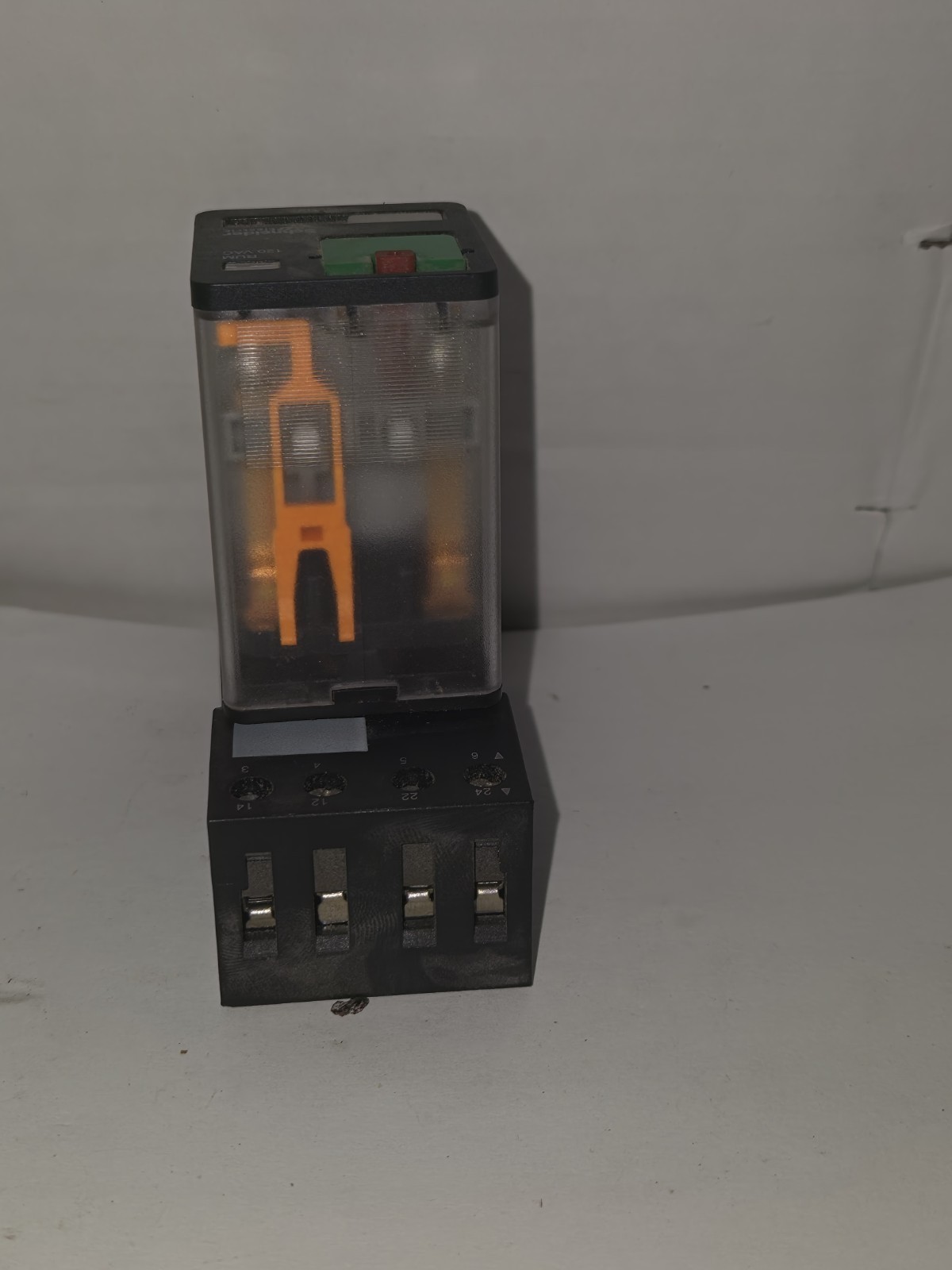 Schneider Electric RUMC21F7 Relay 120VAC 10A w/ RUZC2M Socket Base Telemecanique