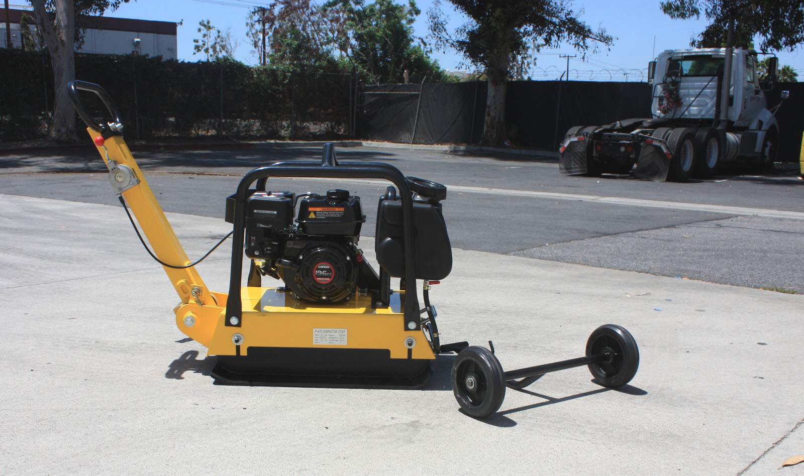 Heavy Duty Large Plate Walk Behind Vibratory Dirt Plate Compactor Rammer w/ Tank