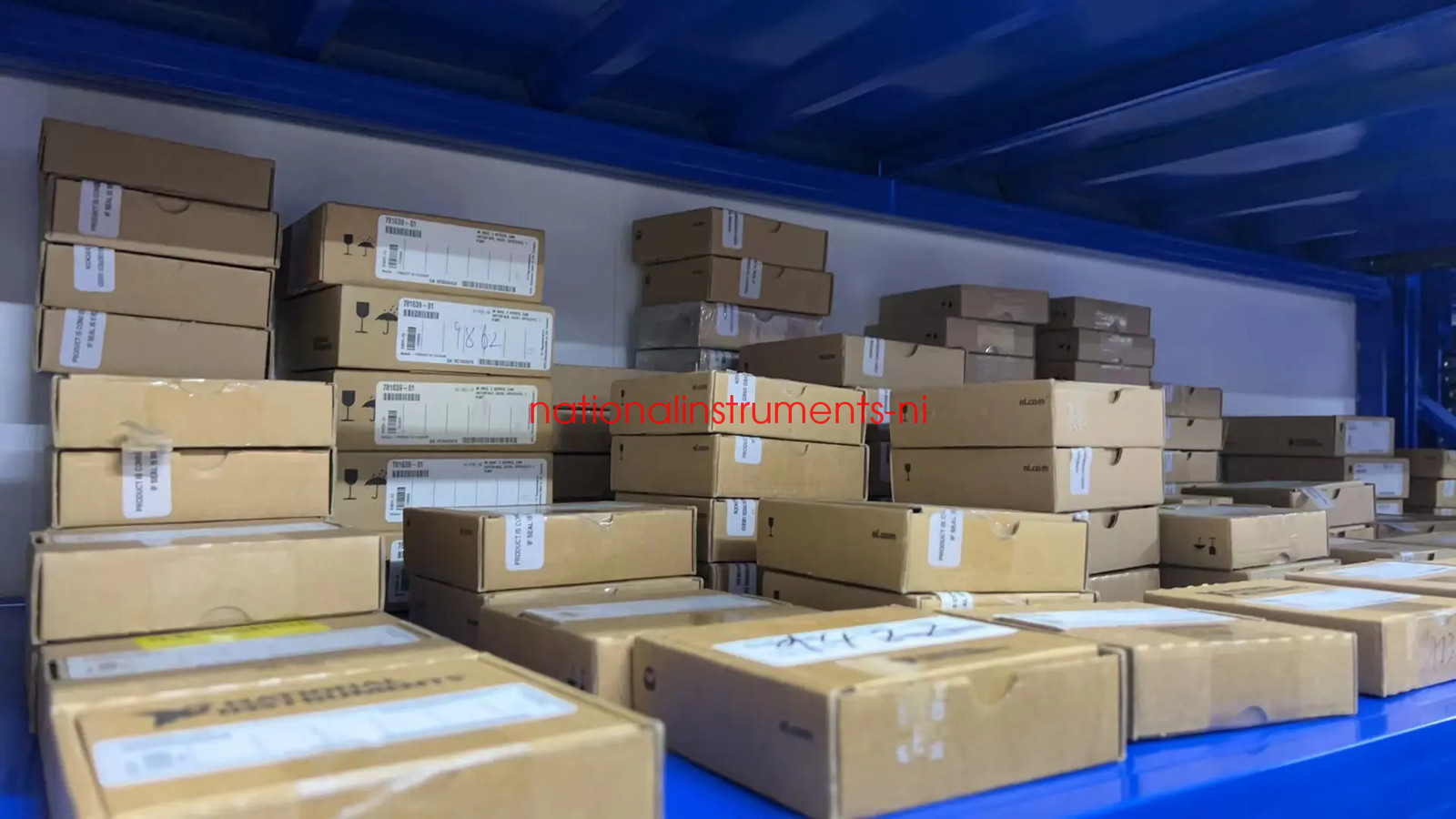 New NI PXIe-4137, PXI Source Measure Unit,±200V,±1 ADC,±3 A Pulsed, Up to 40 W