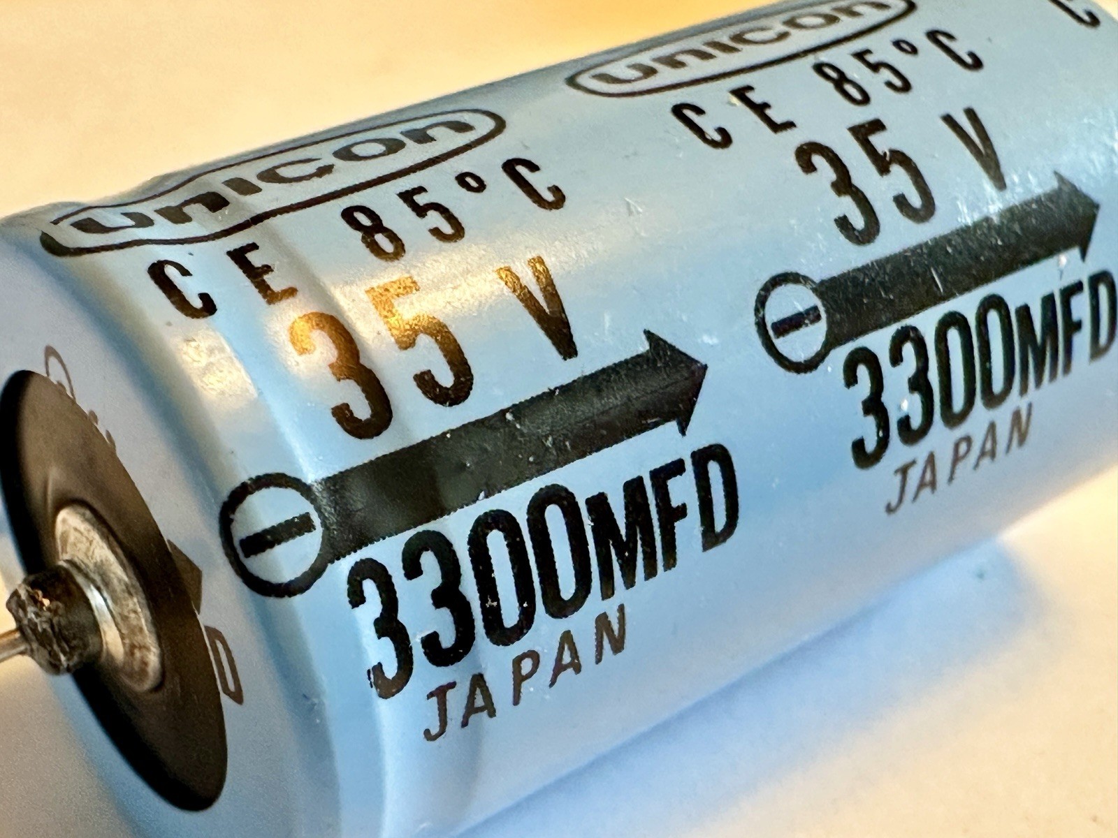 Lot of 26 Unicon 3300uF 35V 85C Axial Electrolytic Capacitors Japan