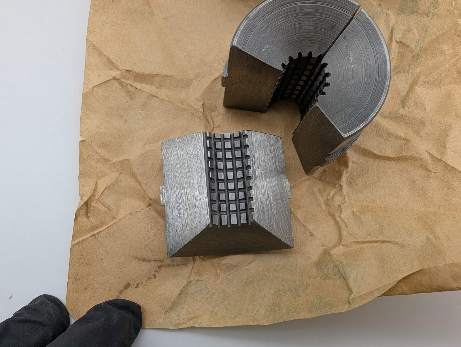 Hardinge M16 21/32″ Round Serrated Collet Pads 3-Segment for M-Series Collet
