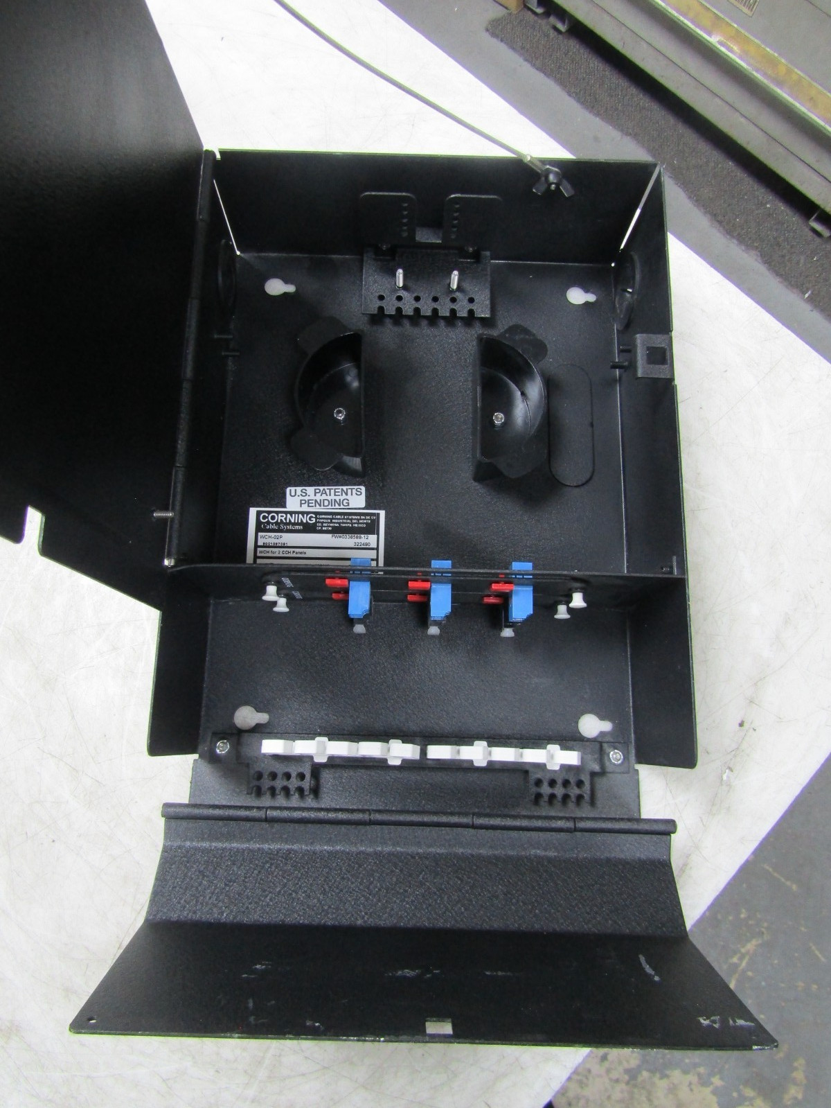 💥CORNING 2 PANEL WALL MOUNT ENCLOSURE HOLDS CCH FIBER PANELS WCH-02P