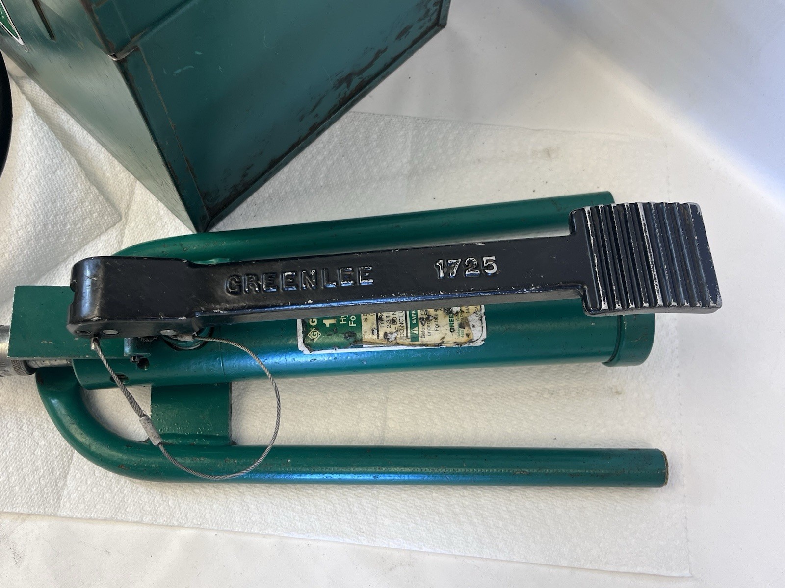 GREENLEE 800 HYDRAULIC CABLE BENDER WITH GREENLEE 1725 HYDRAULIC FOOT PUMP