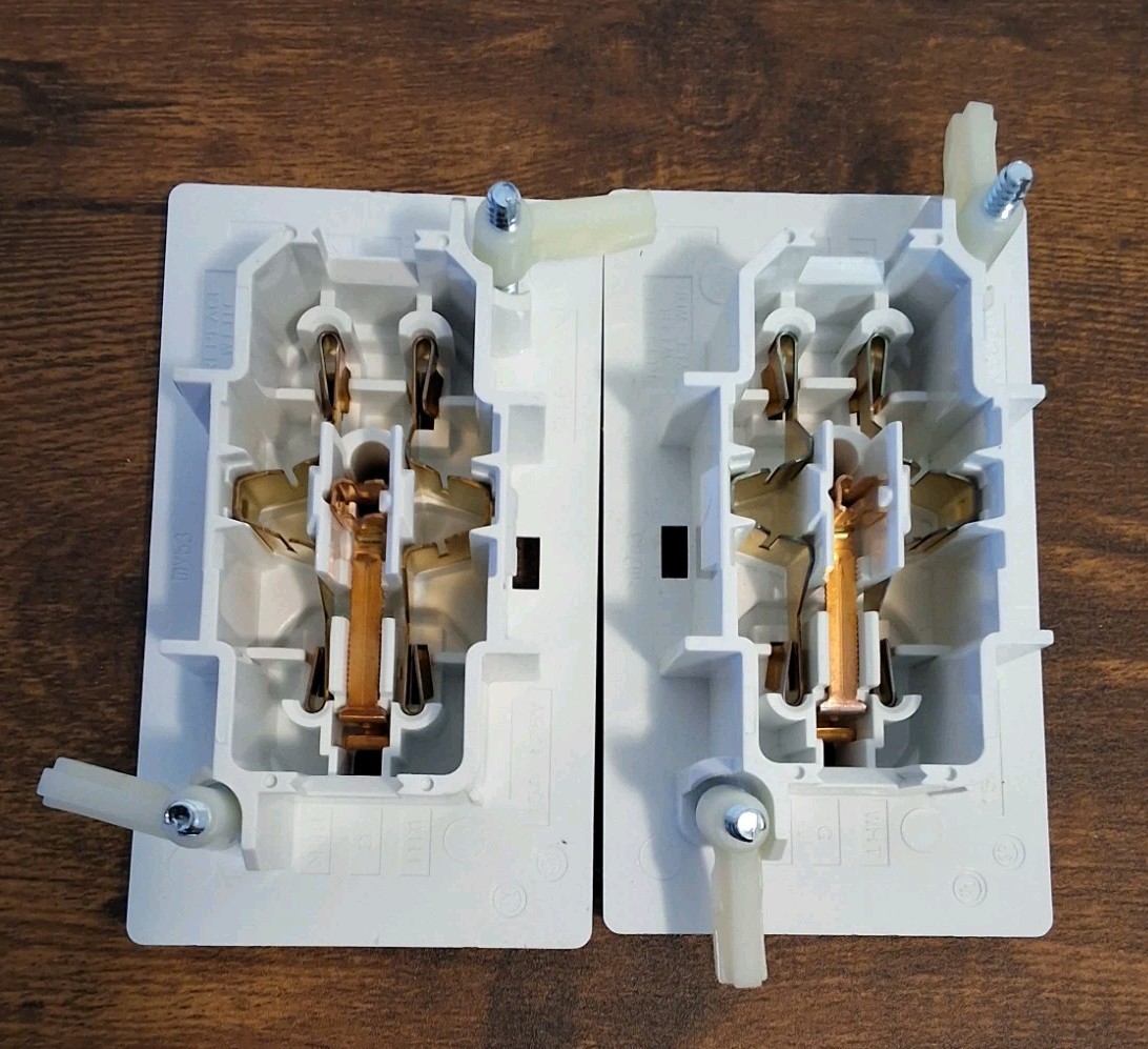 Pair Of Wirecon WDRU15WT Self Contained Universal Duplex Receptacle **NO BACKS**