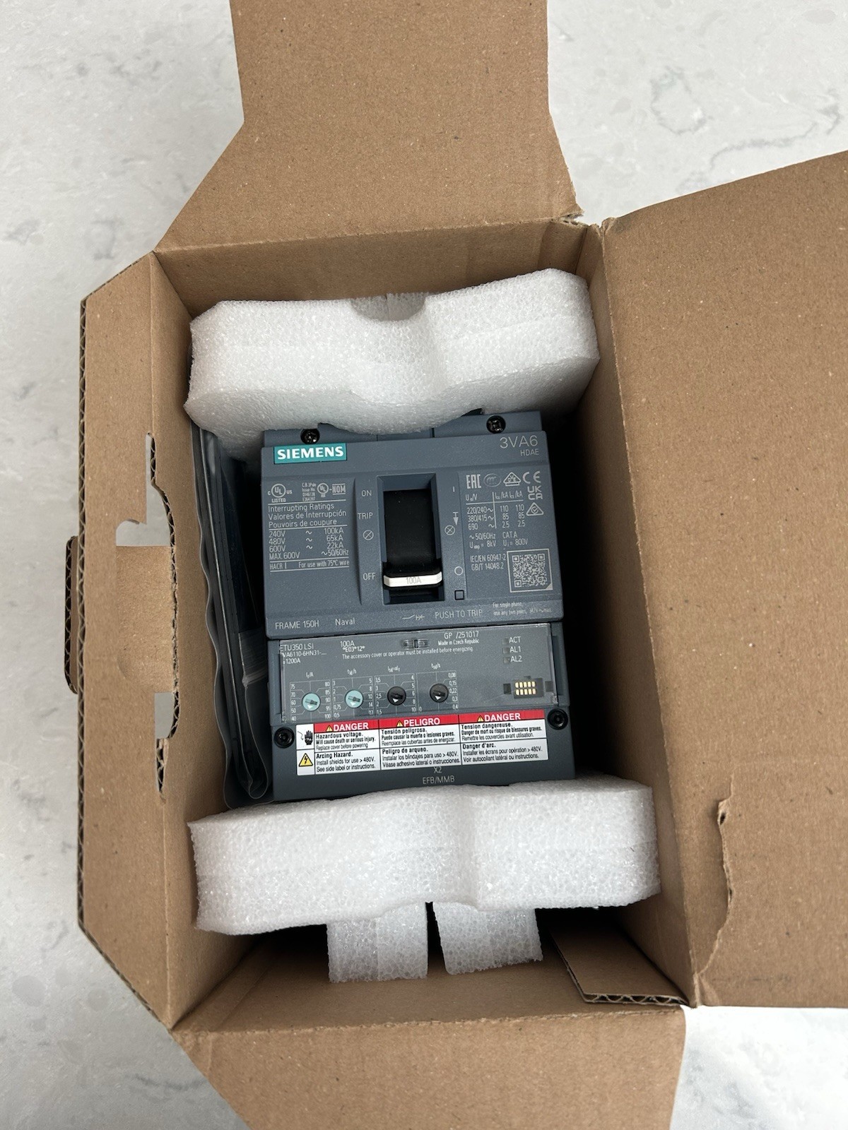 Breakers- Siemens 3VA6 3-Pole MCCB 100A 600V Trip Indicator 3VA6110-6HN31-0AA0