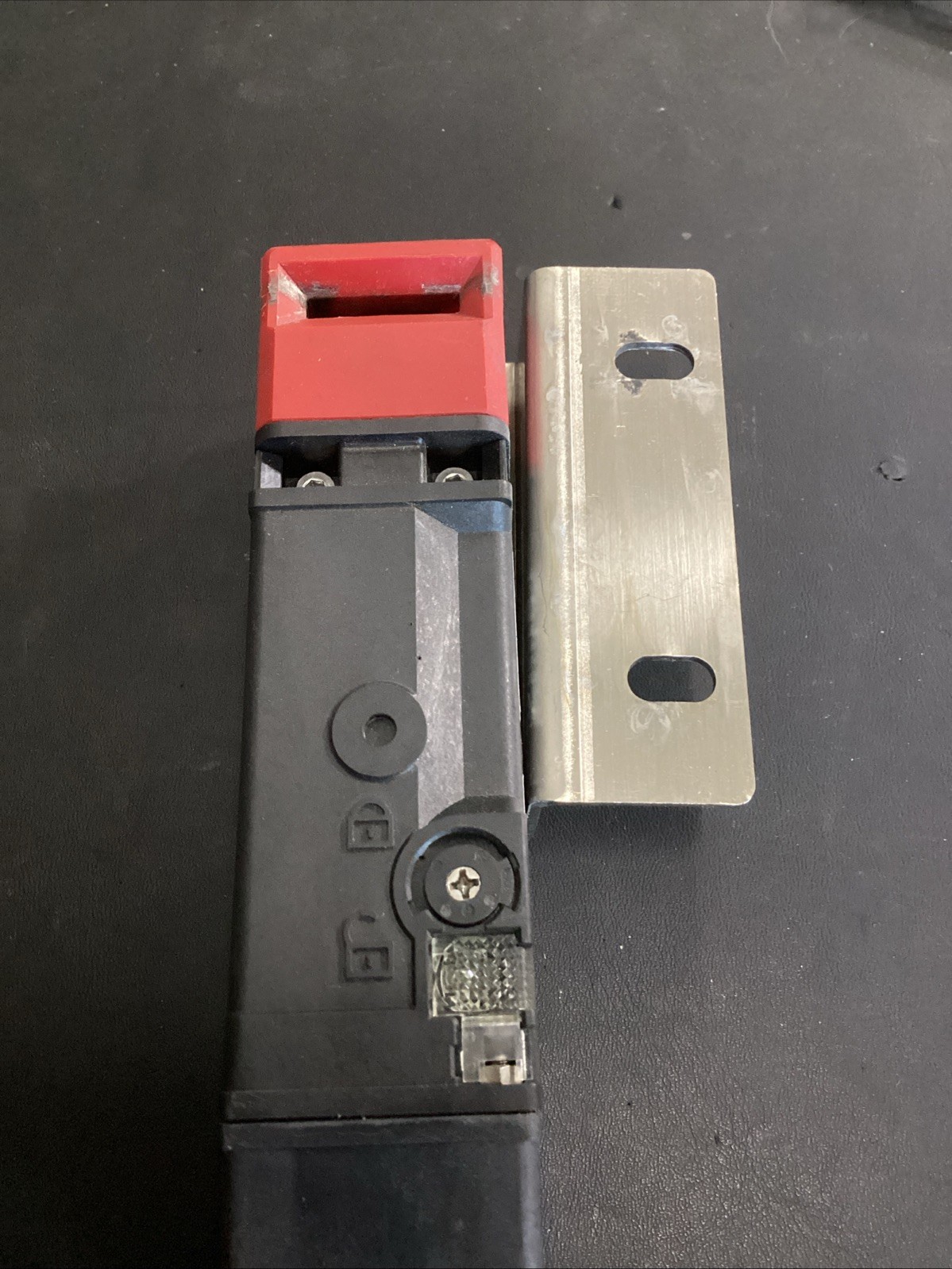 Omron Sti Guard Lock, safety-door switch, D4SL-N2NFG-D Used