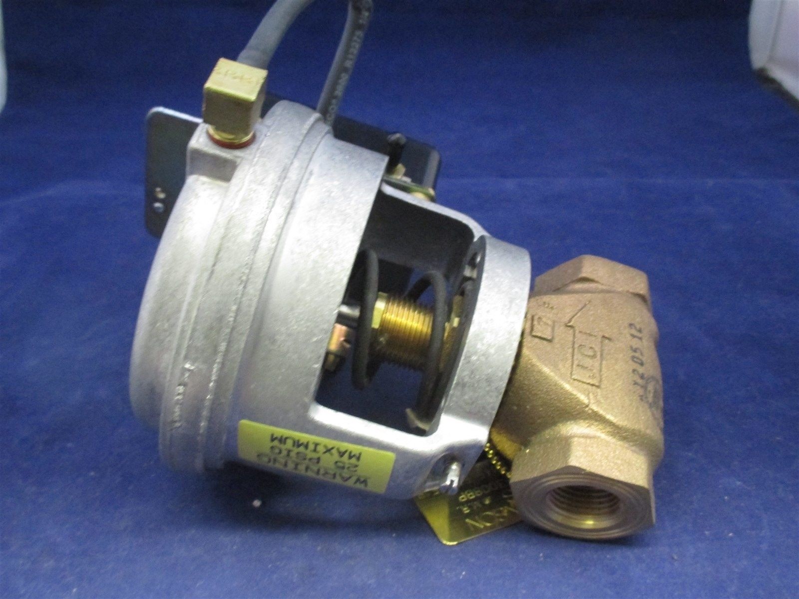 Johnson Controls V-3000-8011