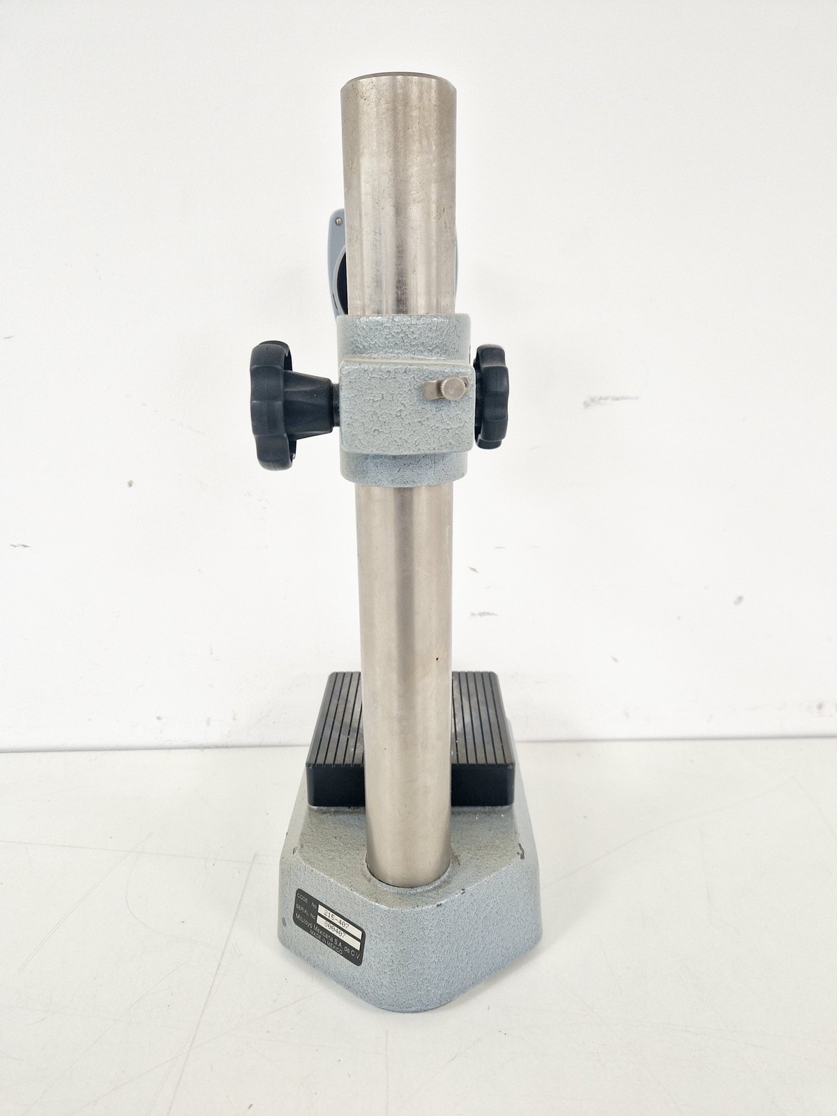 Mitutoyo 543-552A Dial Indicator 543 Digimatic 1 In/25.4mm w/ 215-407 Stand
